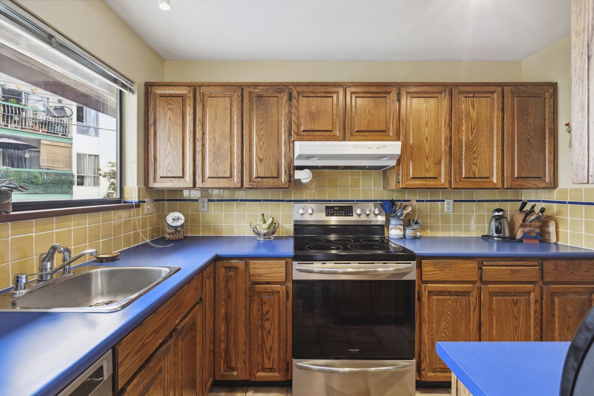 2 220 W 16TH STREET 20