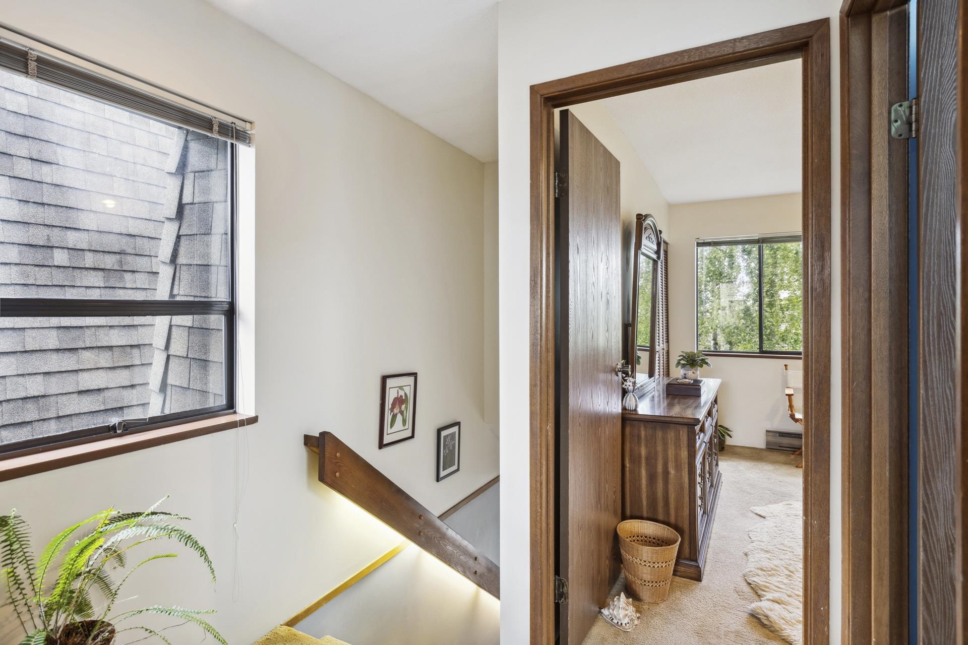 2 220 W 16TH STREET 21