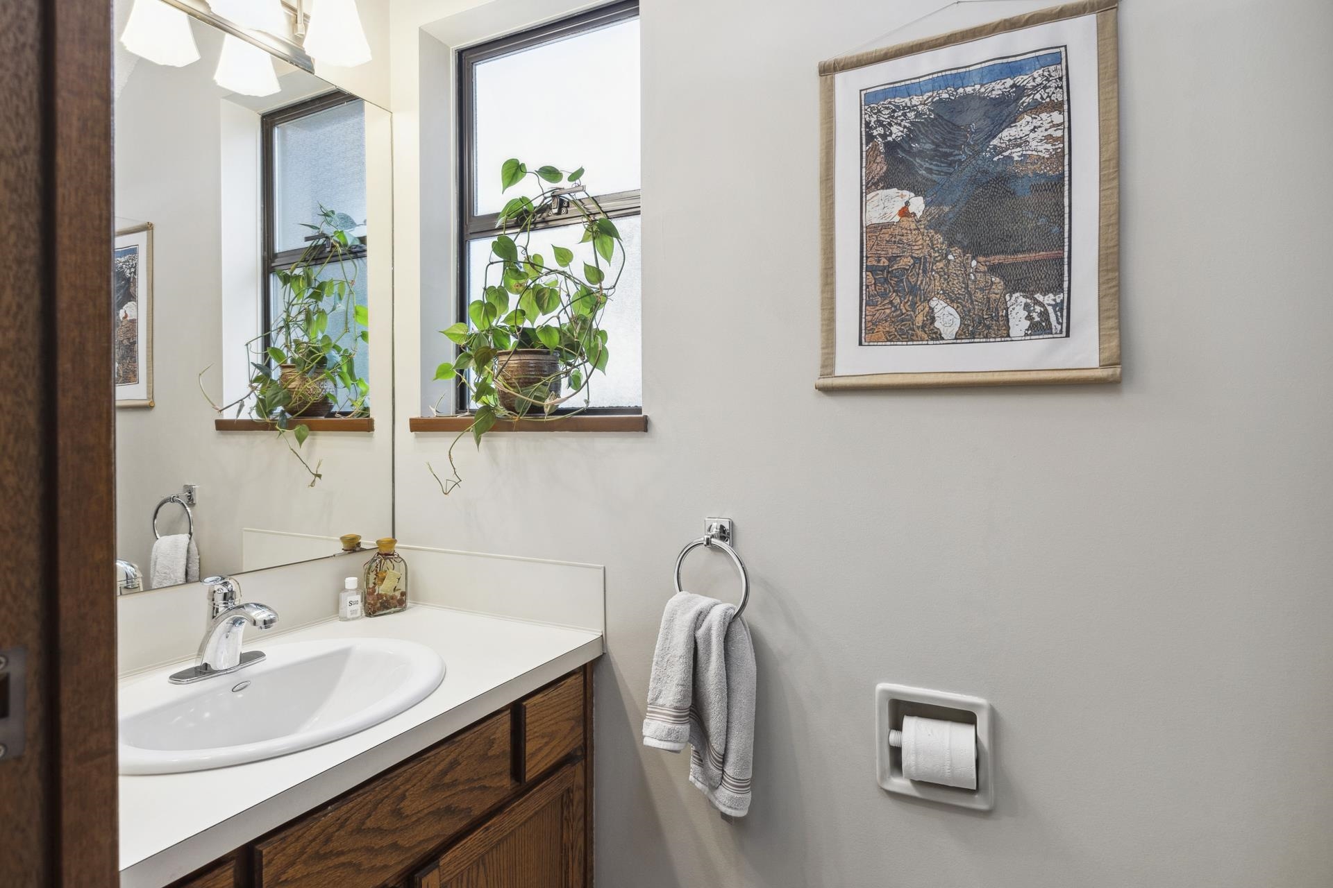 2 220 W 16TH STREET 27