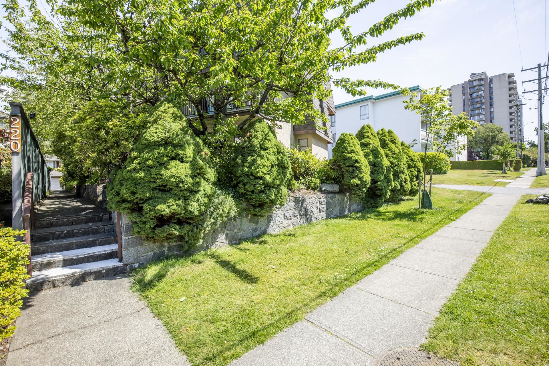 2 220 W 16TH STREET 34