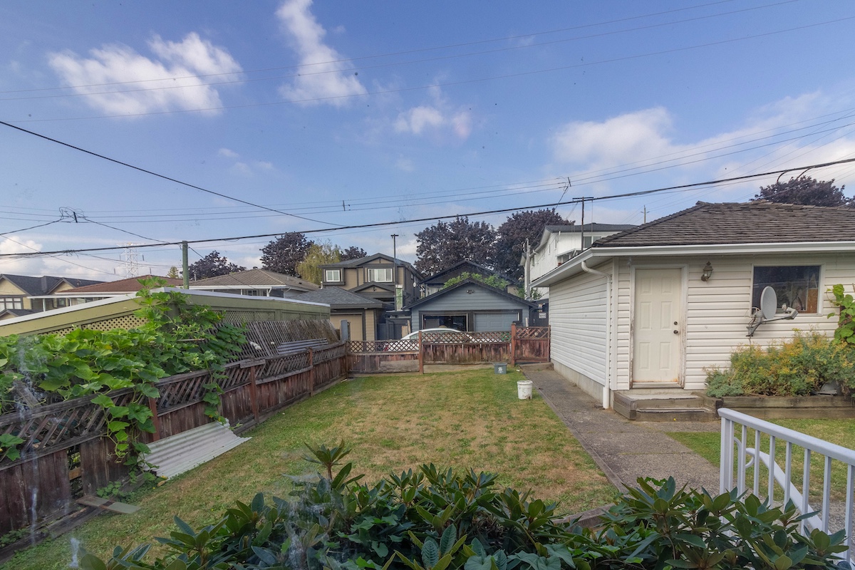 3797 PARKER STREET, BURNABY 16