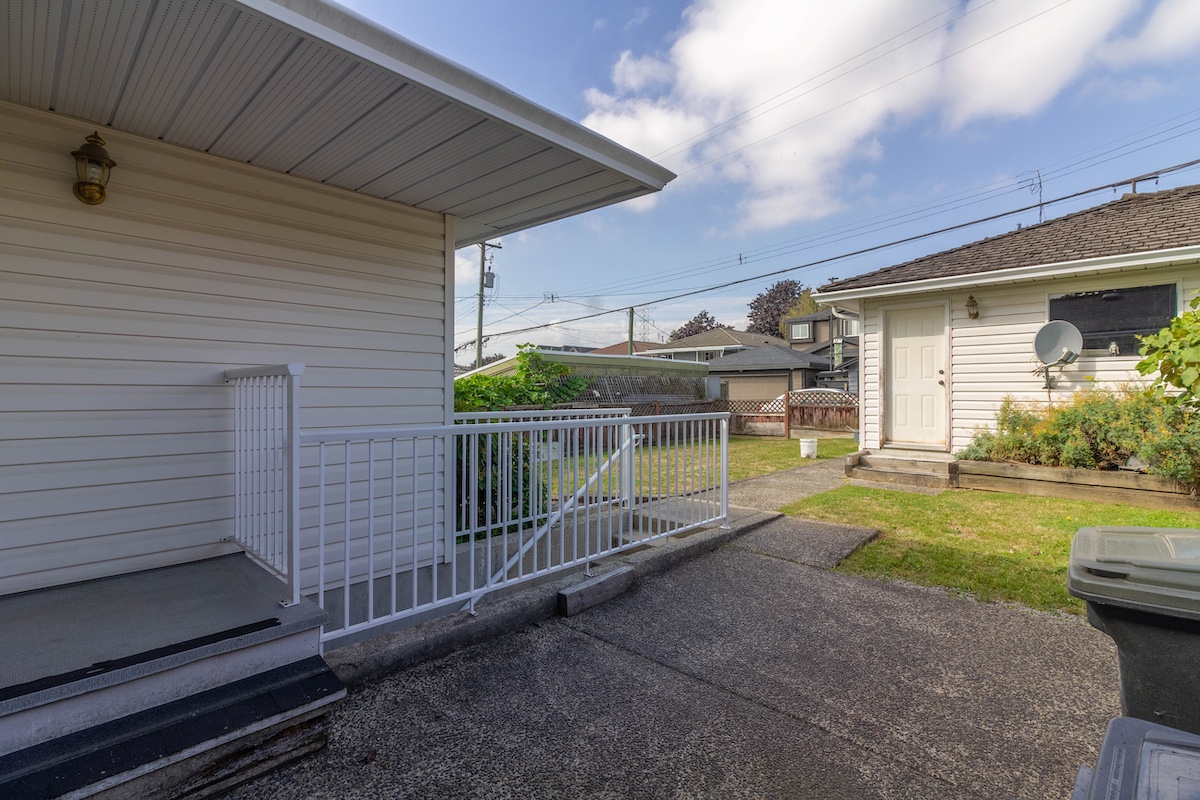 3797 PARKER STREET, BURNABY 24