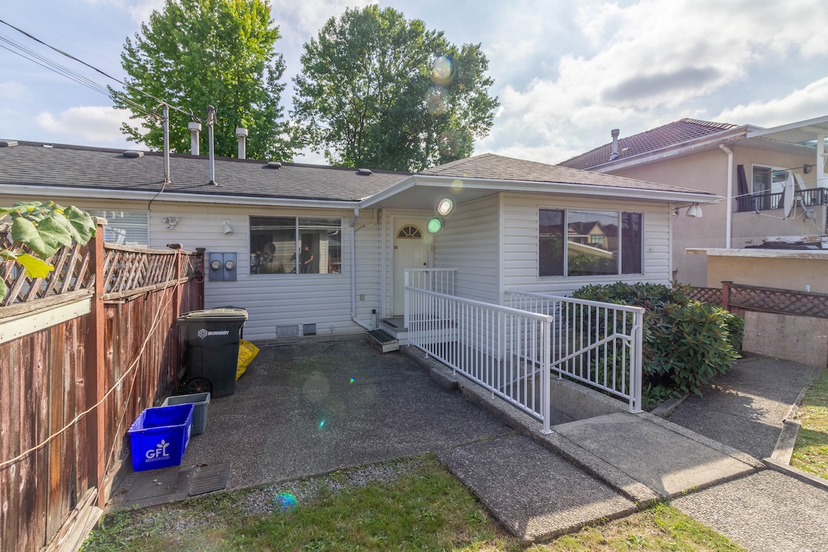 3797 PARKER STREET, BURNABY 28