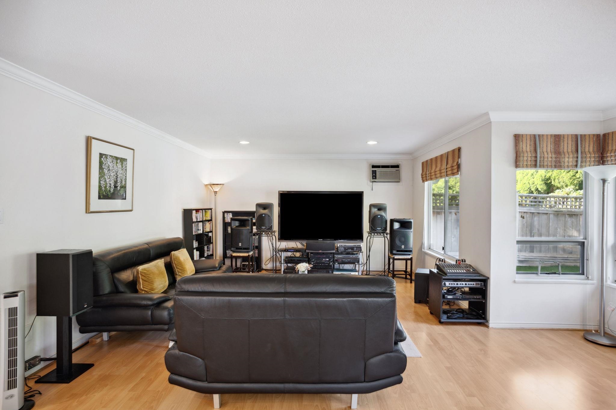 7300 LYNNWOOD DRIVE 6