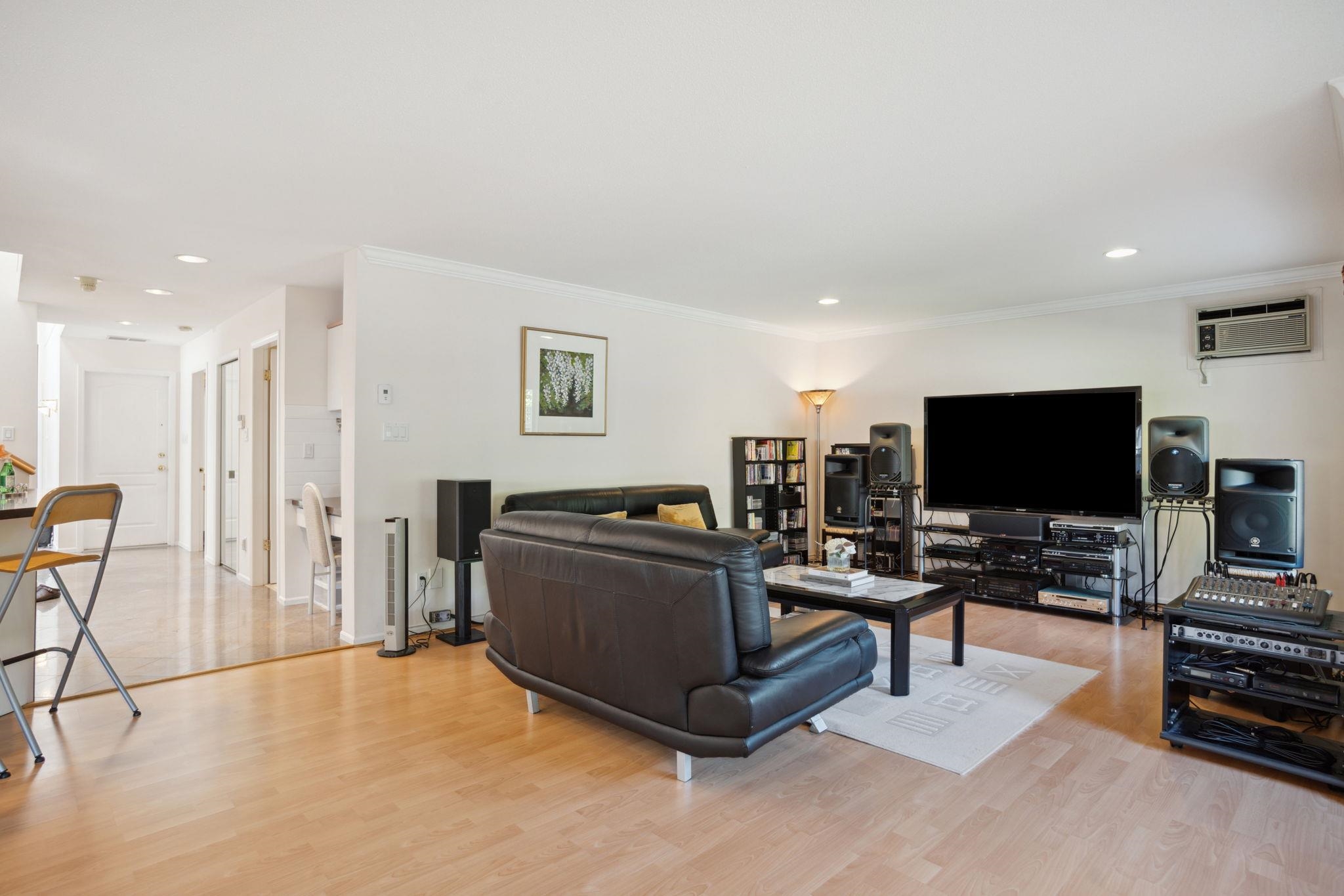 7300 LYNNWOOD DRIVE 7
