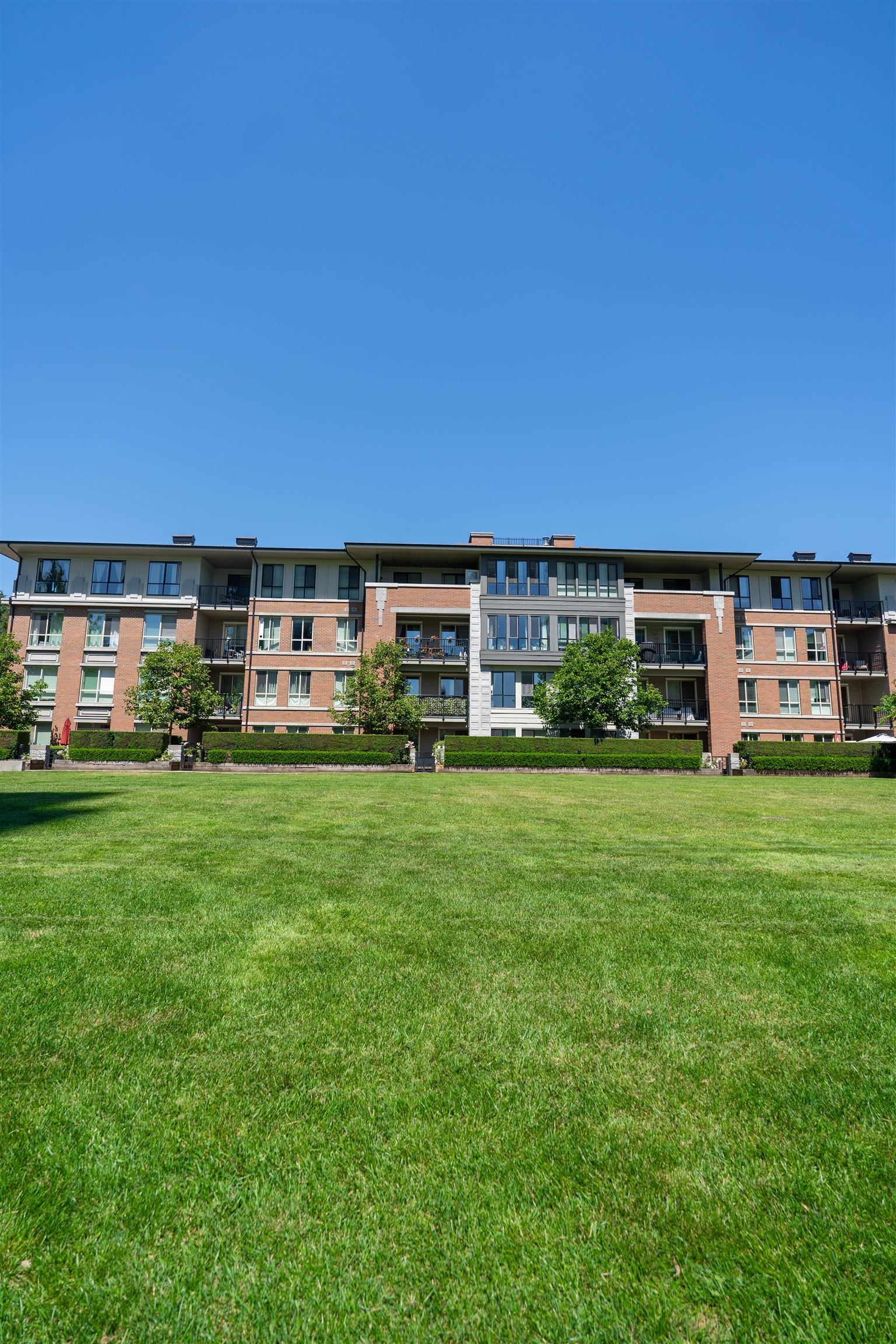203 1135 WINDSOR MEWS 2