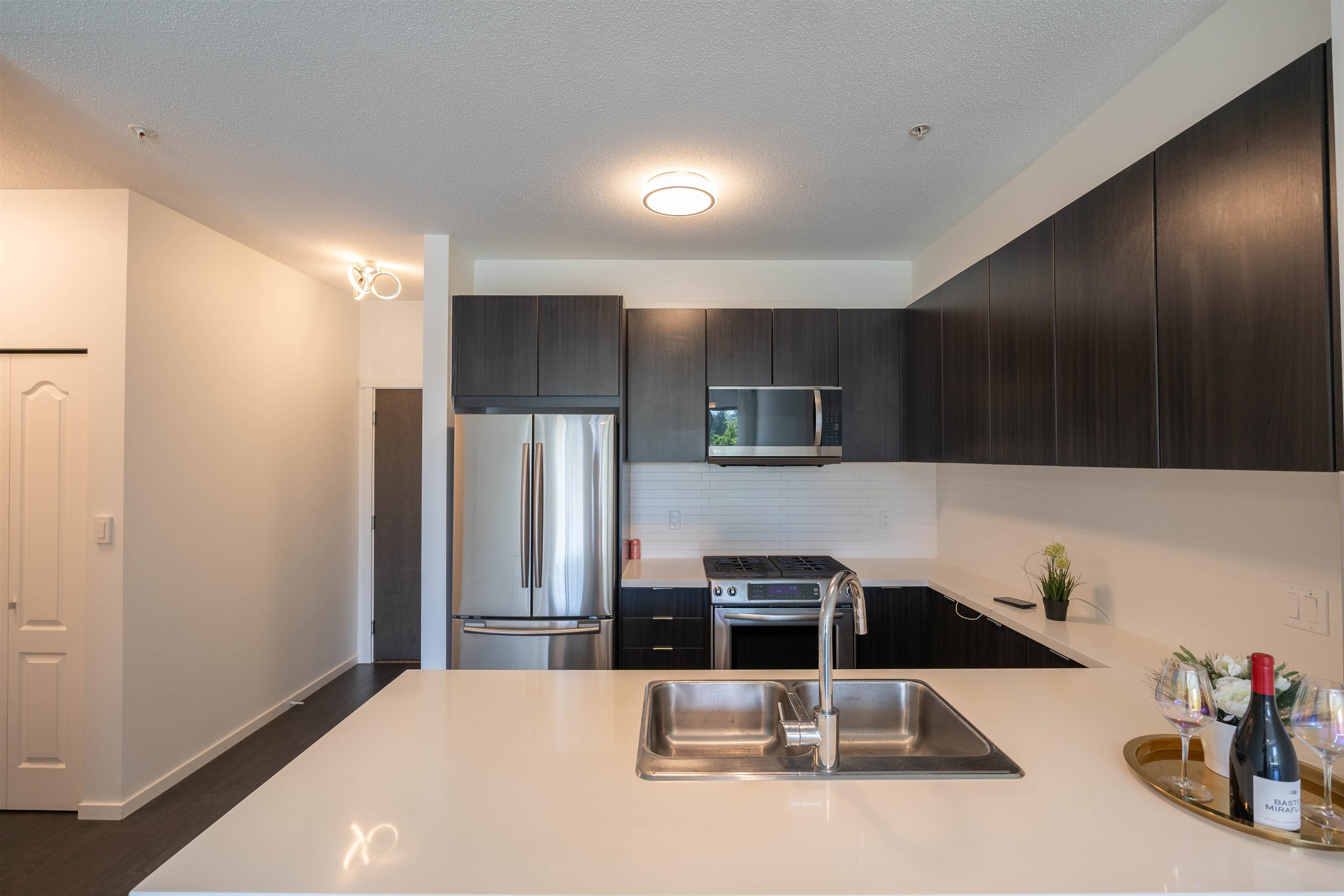 203 1135 WINDSOR MEWS 6
