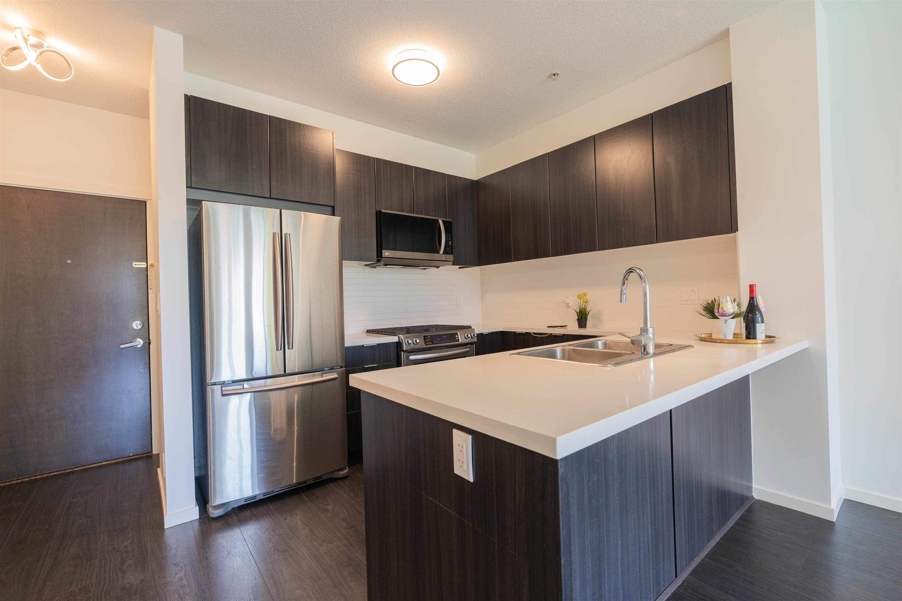 203 1135 WINDSOR MEWS 7