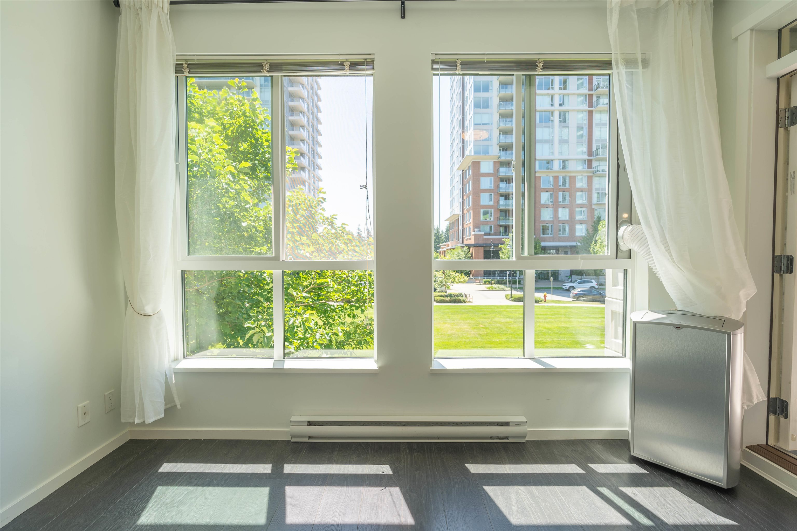 203 1135 WINDSOR MEWS 9