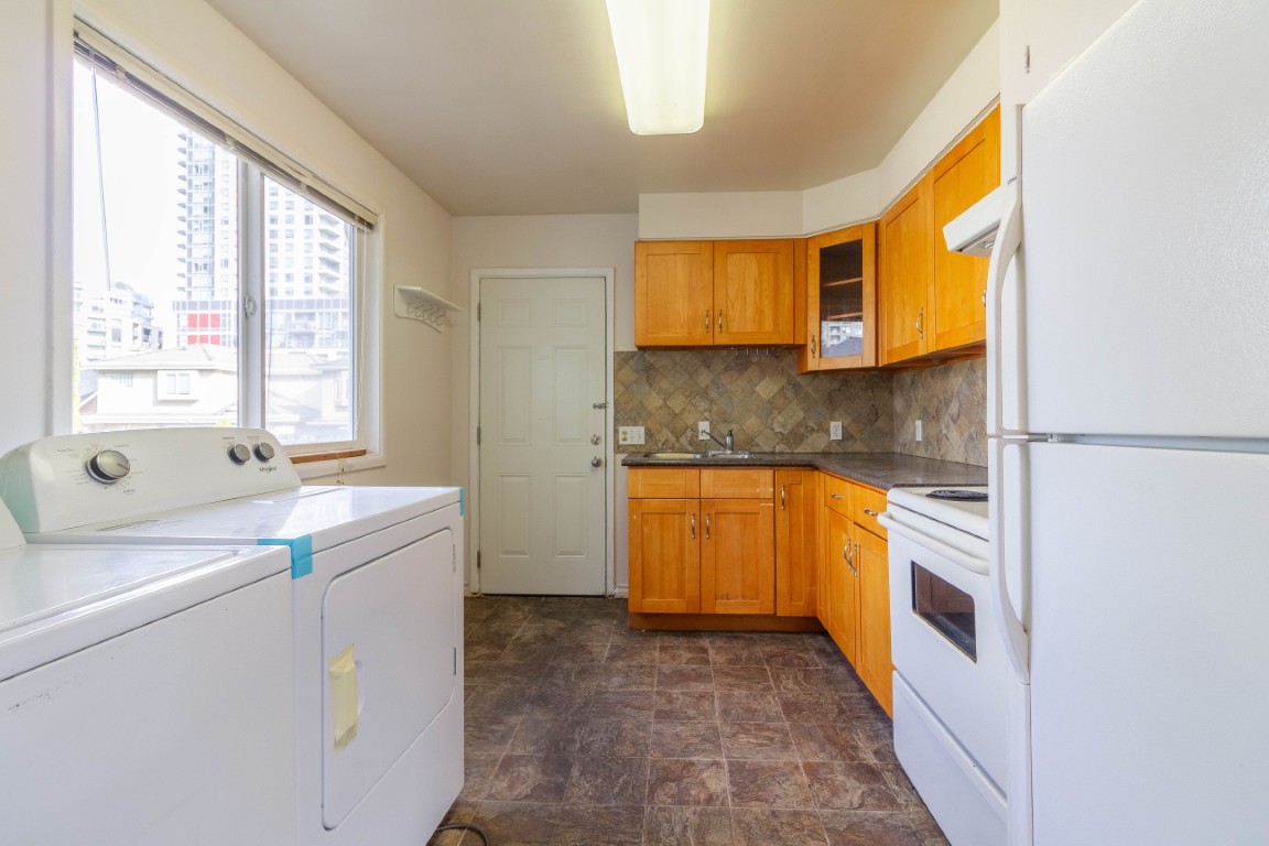 5630 LINCOLN STREET 11
