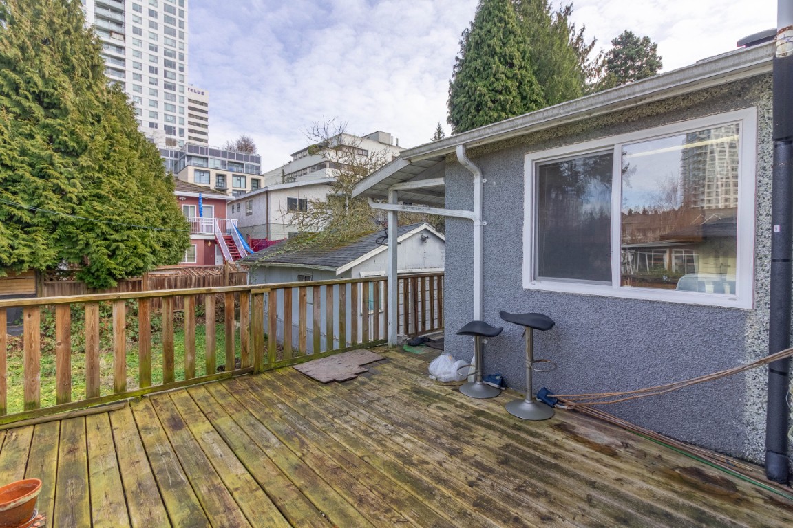 5630 LINCOLN STREET 16