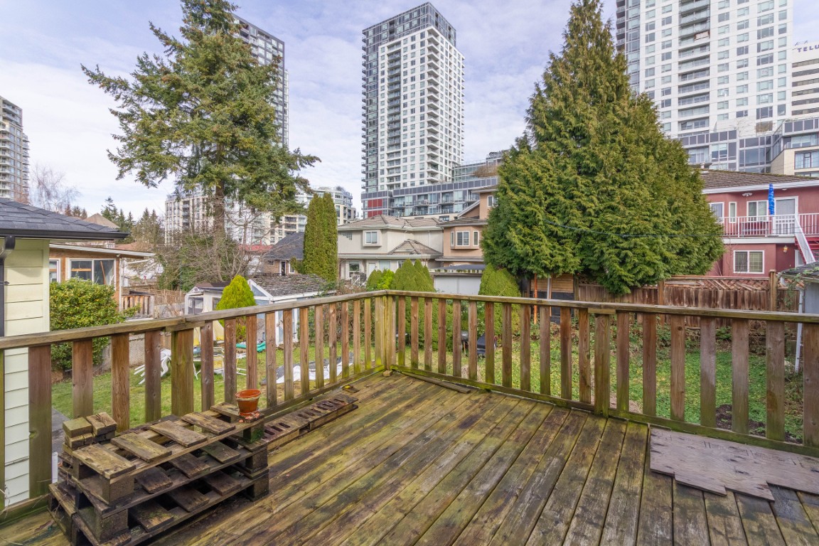 5630 LINCOLN STREET 17