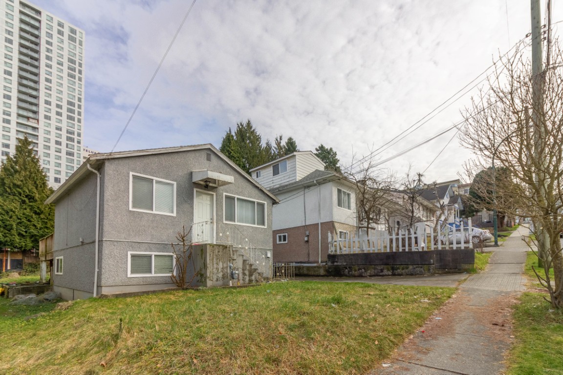 5630 LINCOLN STREET 28