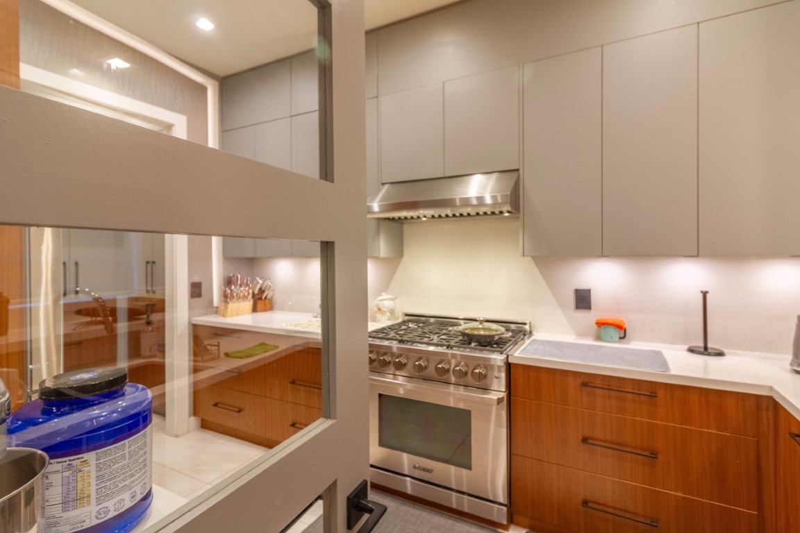 13906 35A AVENUE, SURREY 10