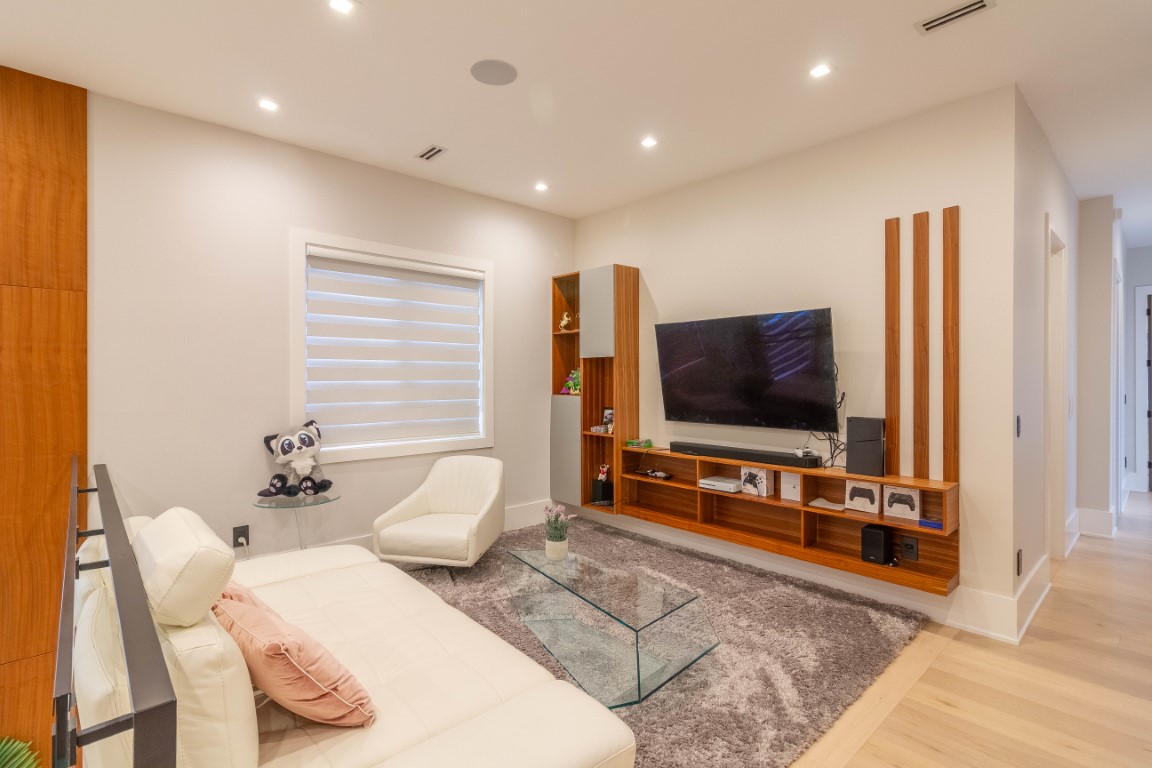 13906 35A AVENUE, SURREY 19