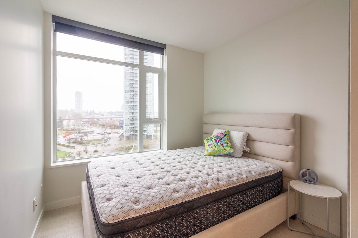 704 9887 WHALLEY BOULEVARD 13