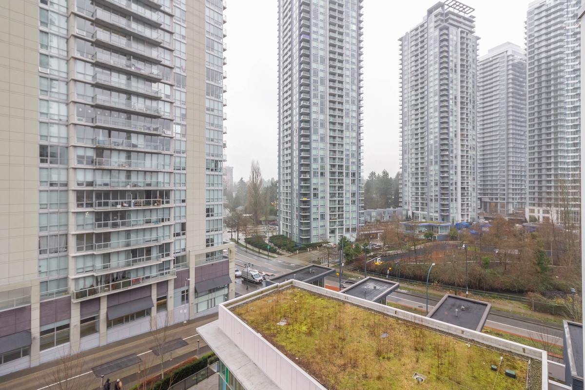 704 9887 WHALLEY BOULEVARD 20