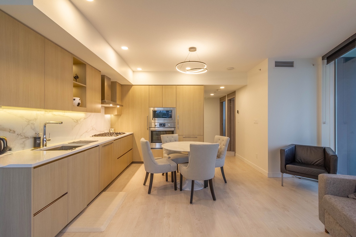 704 9887 WHALLEY BOULEVARD 5
