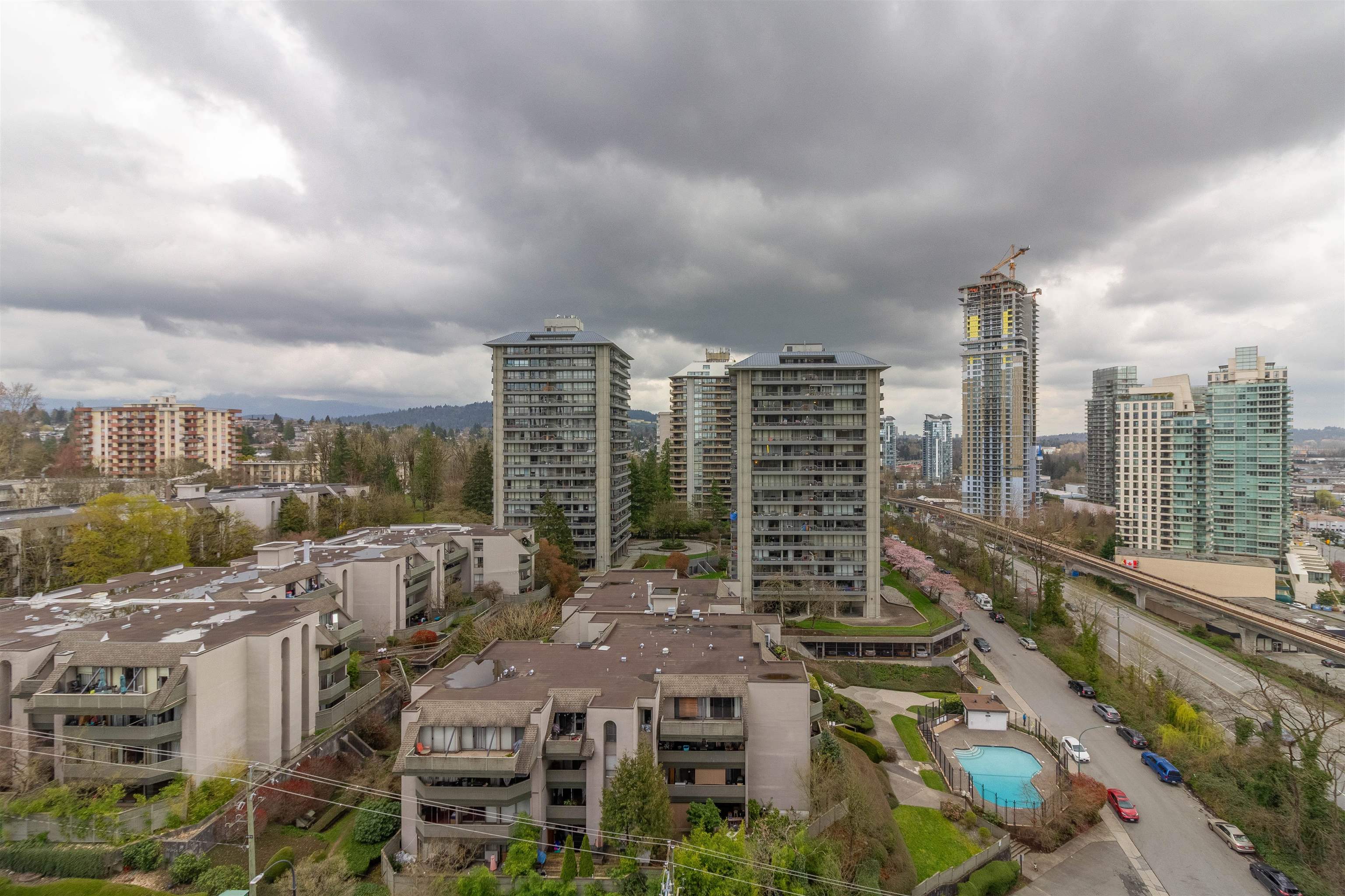 1406 4888 BRENTWOOD DRIVE 27