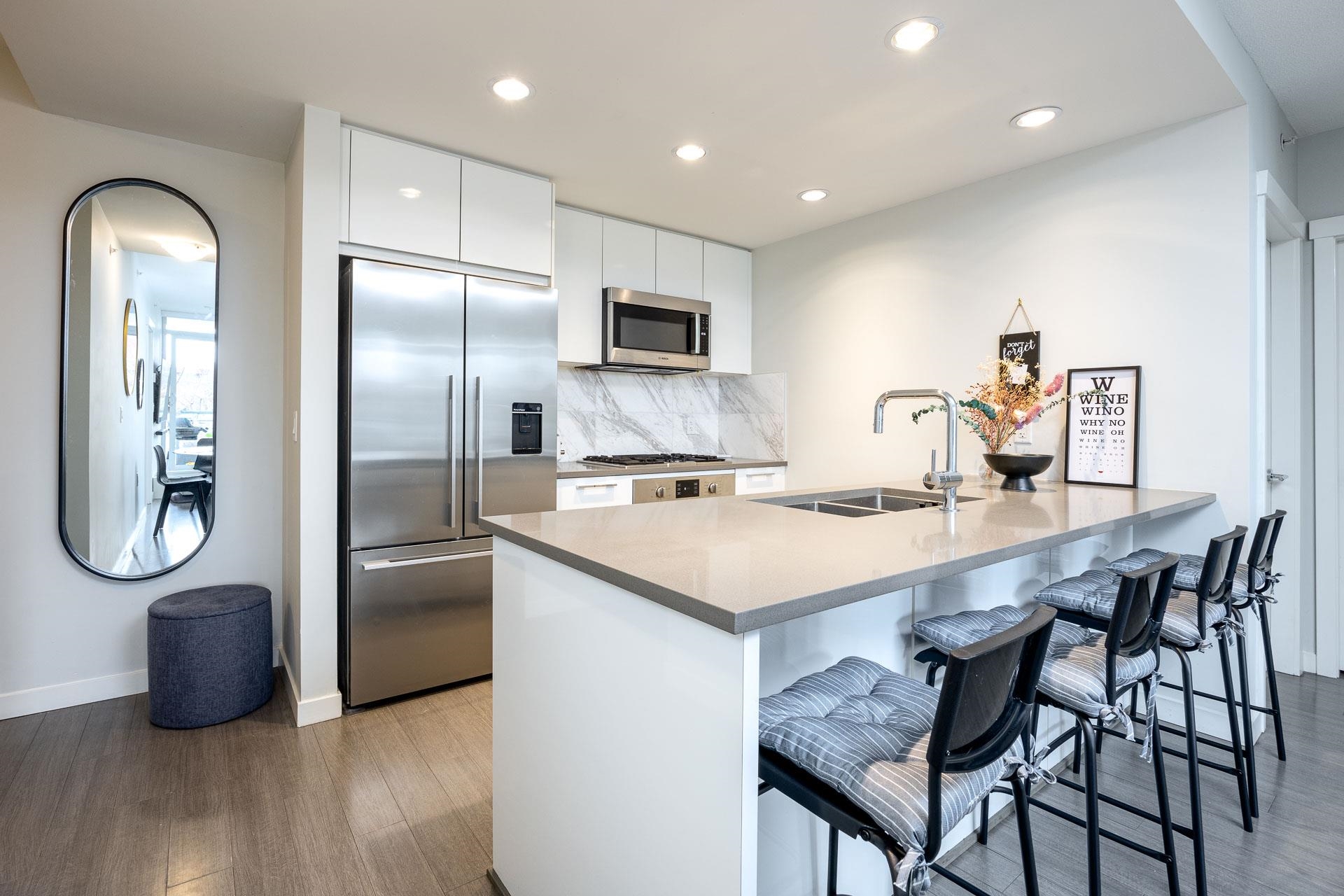 301 3281 E KENT AVENUE NORTH 6