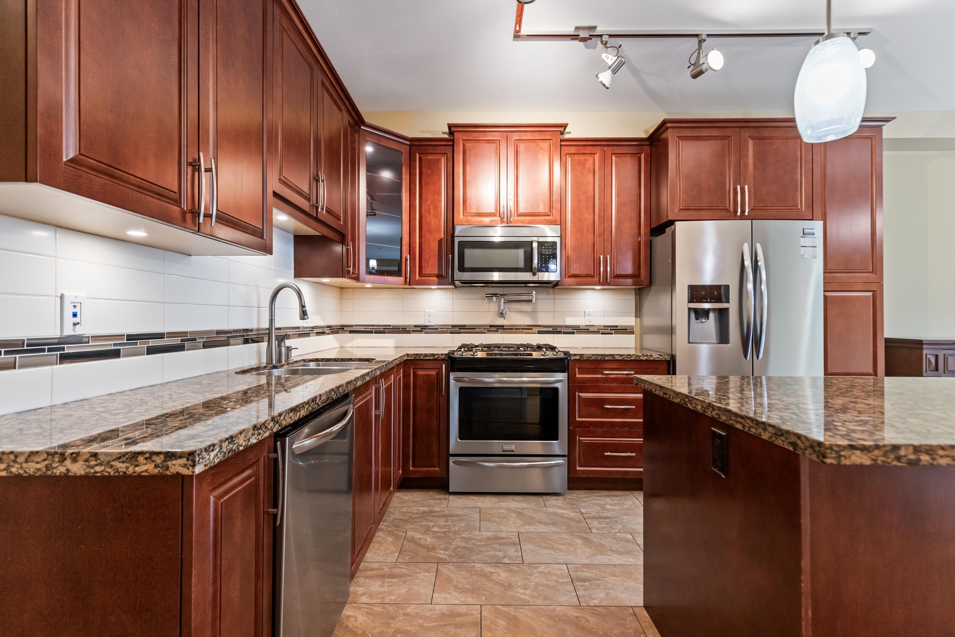 426A 8157 207 STREET 3