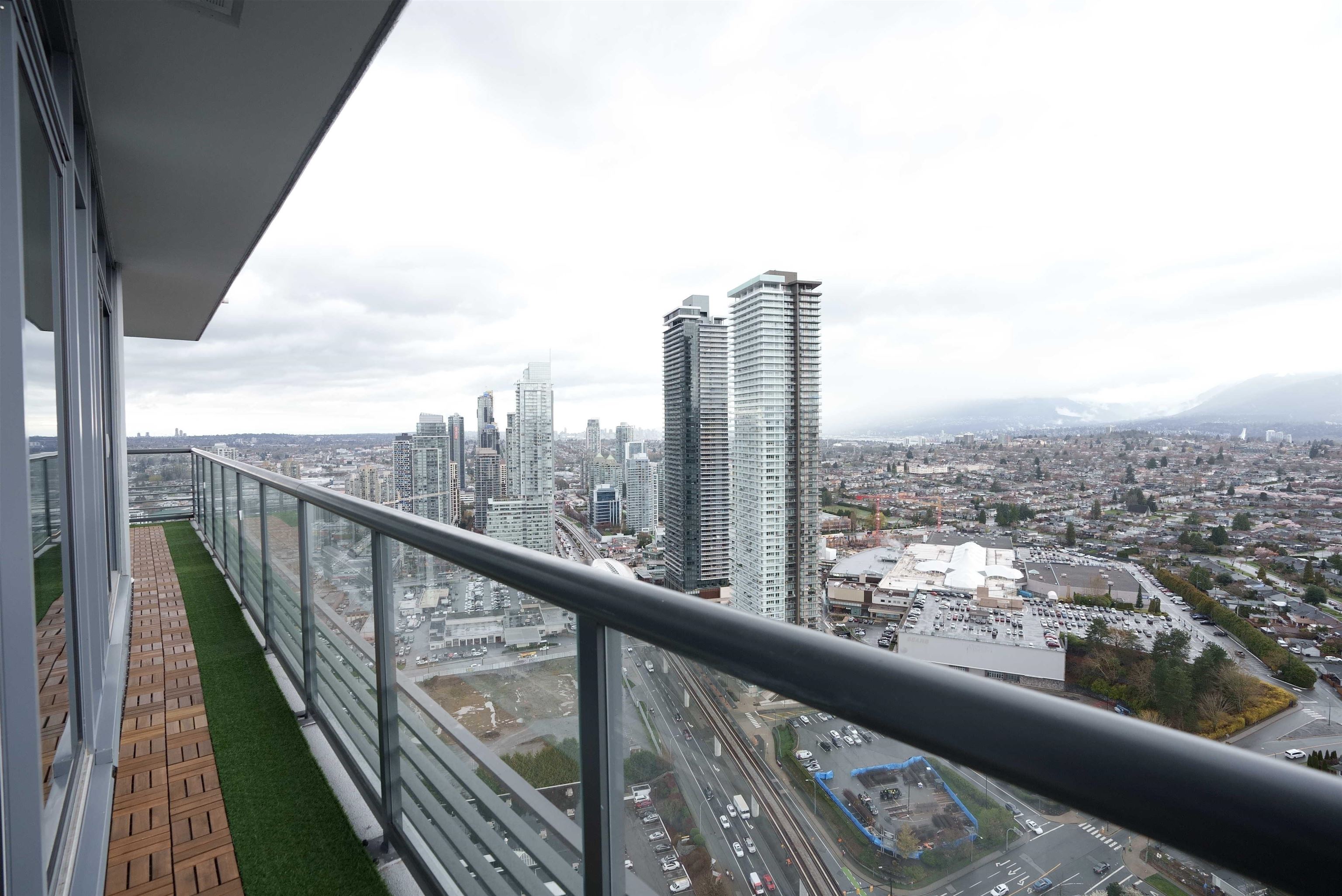 4102 4720 LOUGHEED HIGHWAY 26