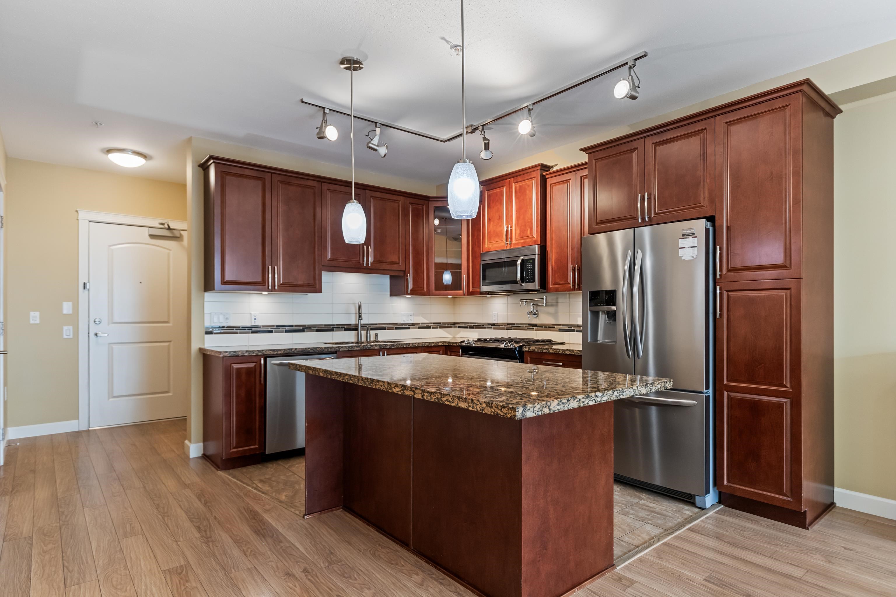 426A 8157 207 STREET 5