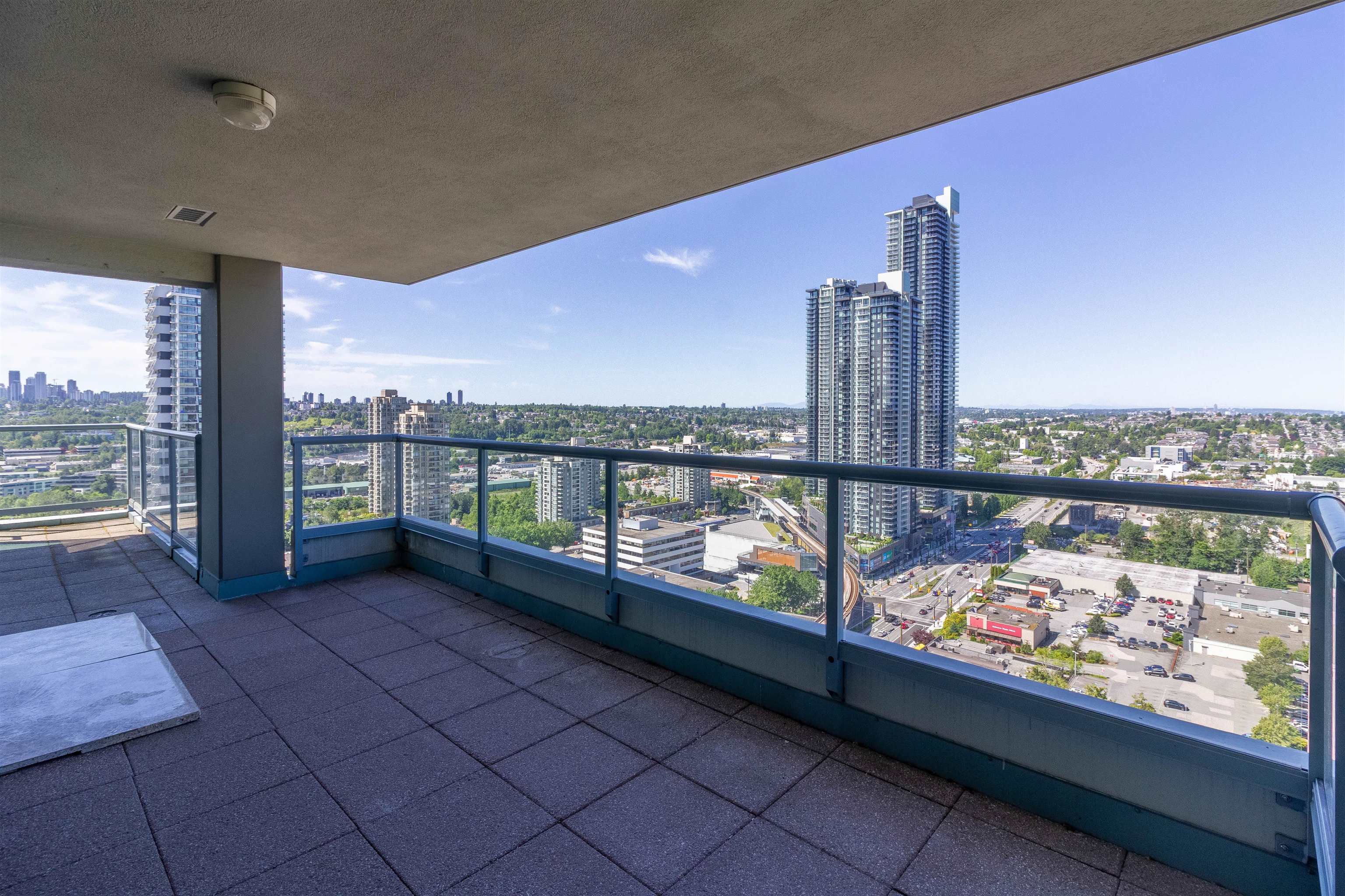 2404 4388 BUCHANAN STREET 30