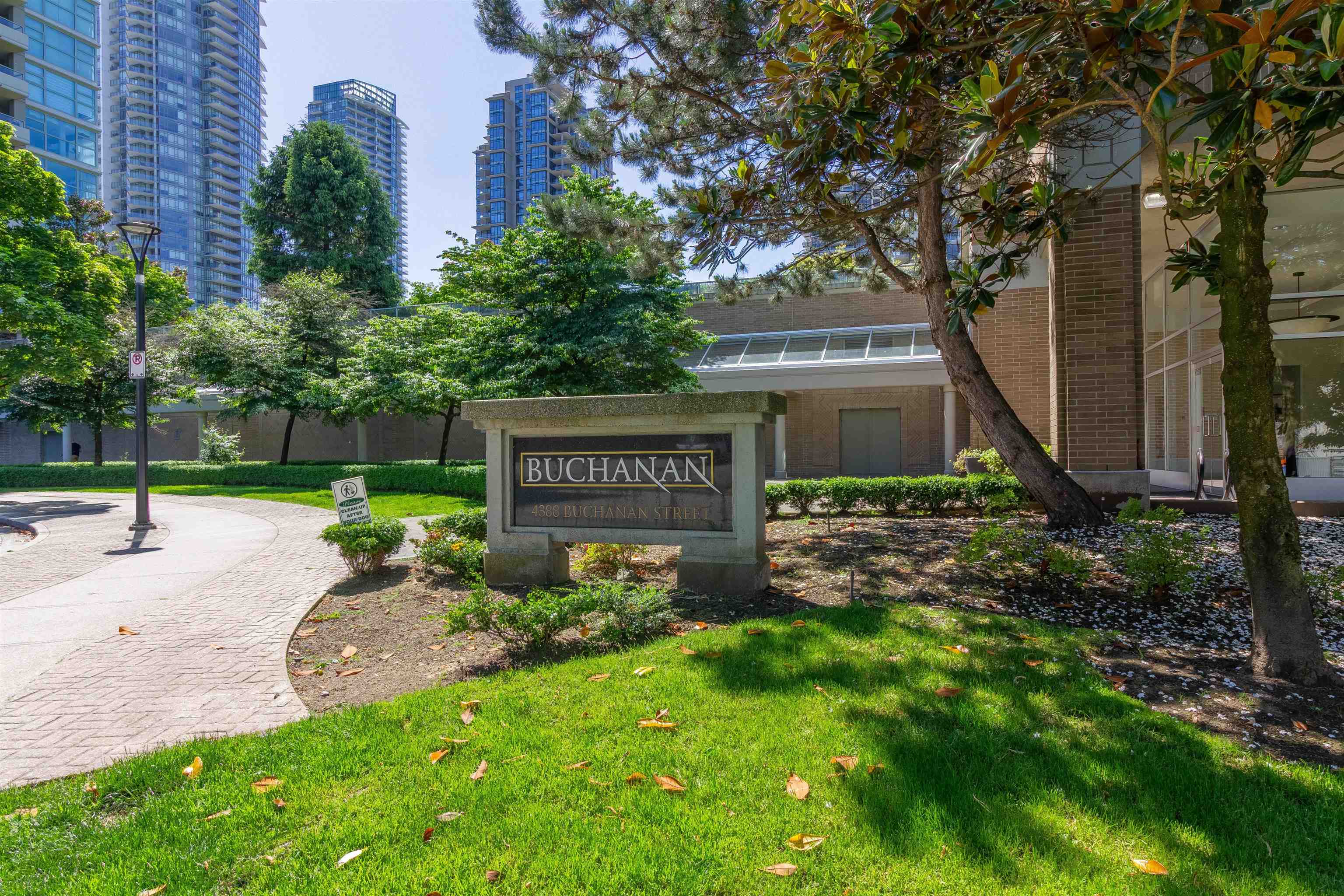 2404 4388 BUCHANAN STREET 40