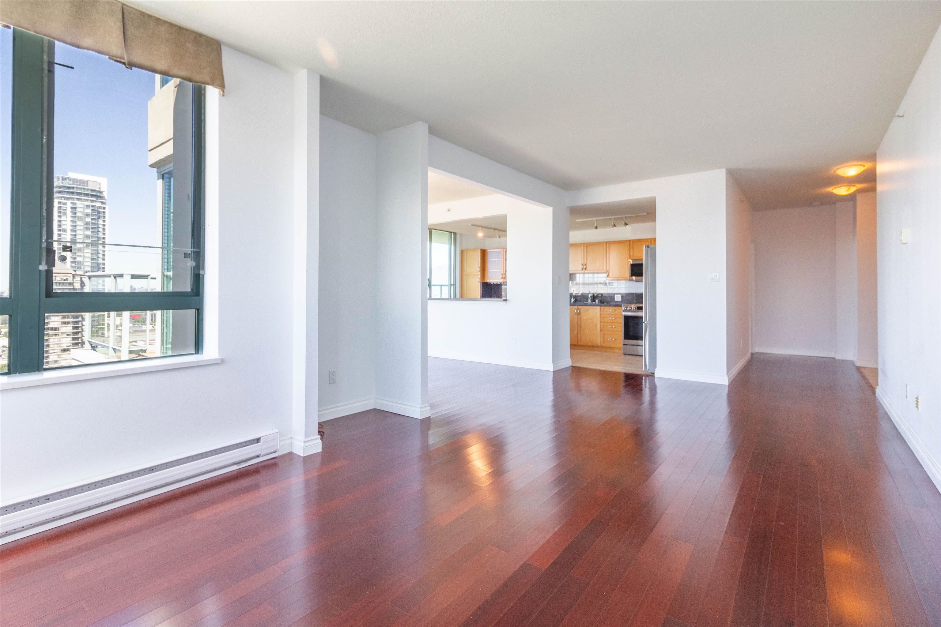 2404 4388 BUCHANAN STREET 3