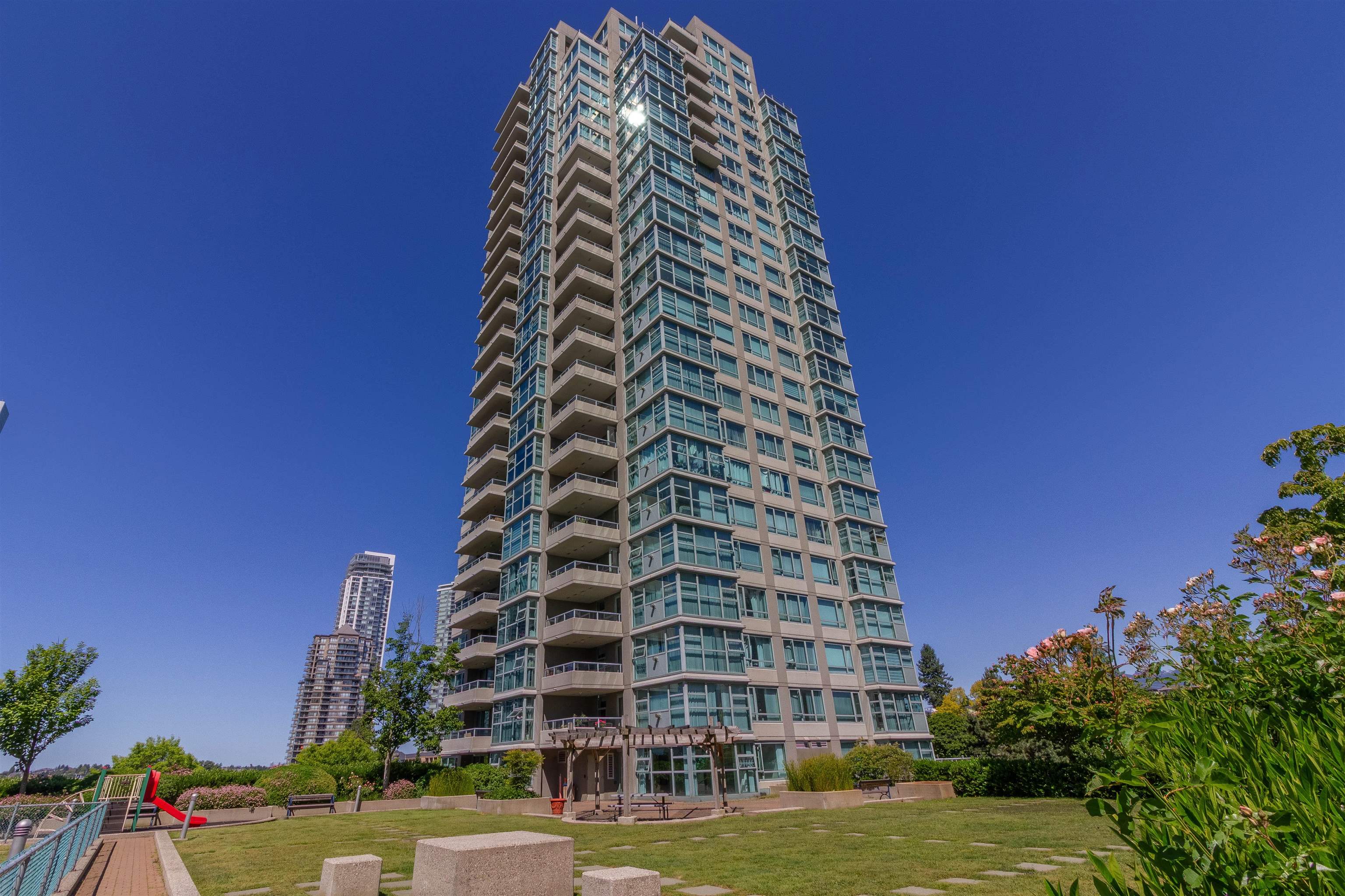 2404 4388 BUCHANAN STREET 37