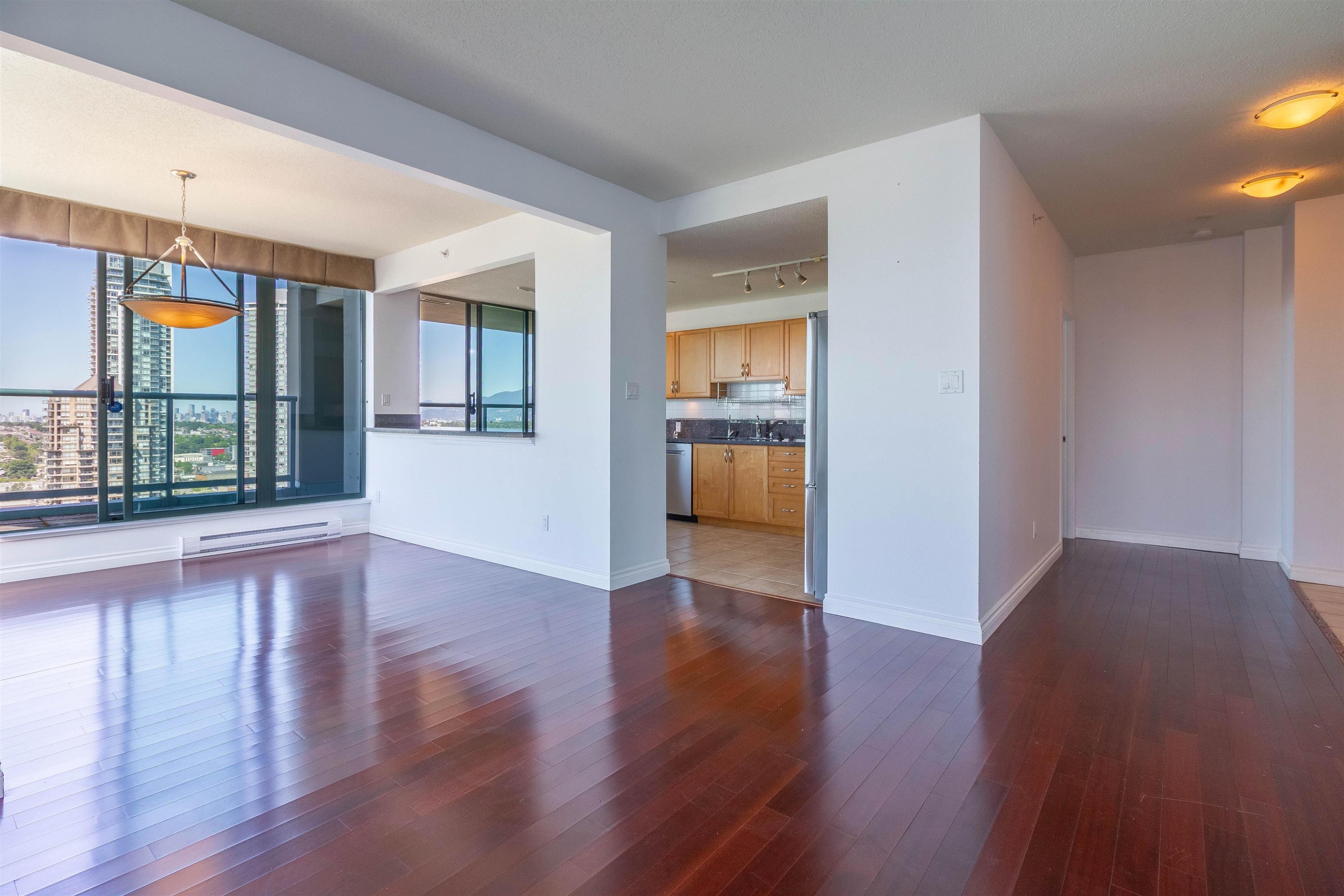 2404 4388 BUCHANAN STREET 4