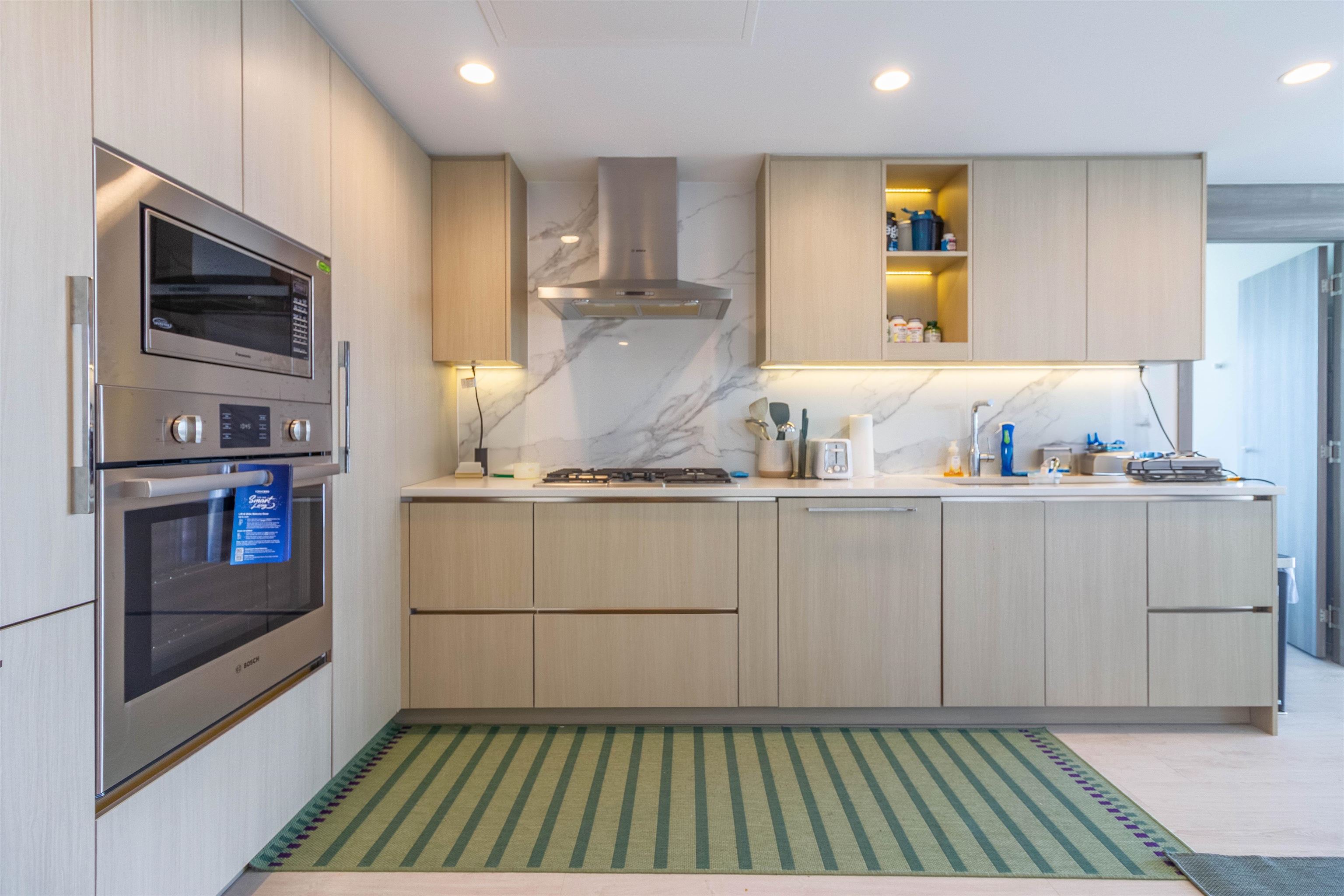 2909 4890 LOUGHEED HIGHWAY 4