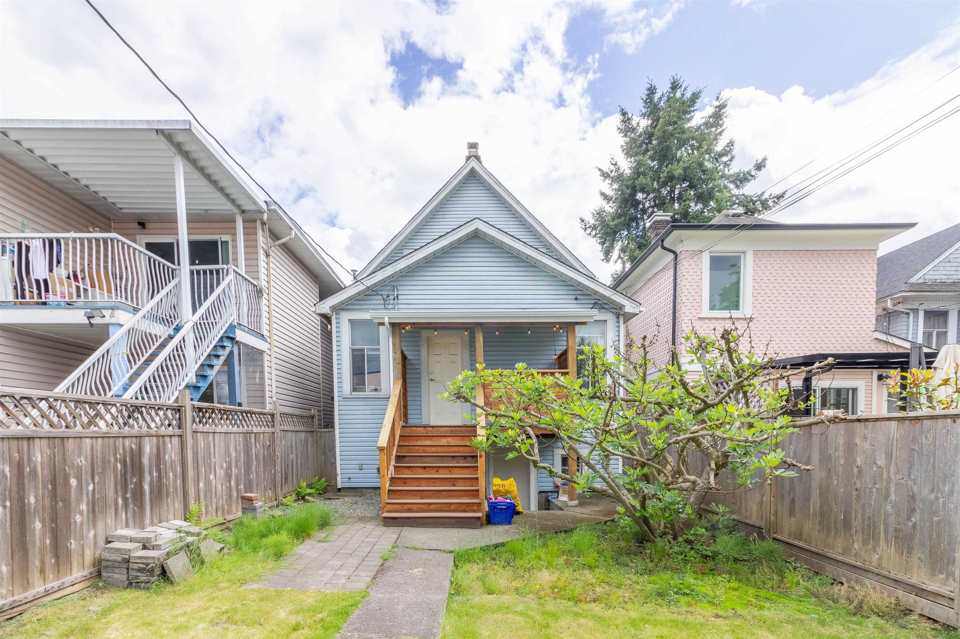 1127 E PENDER STREET 33
