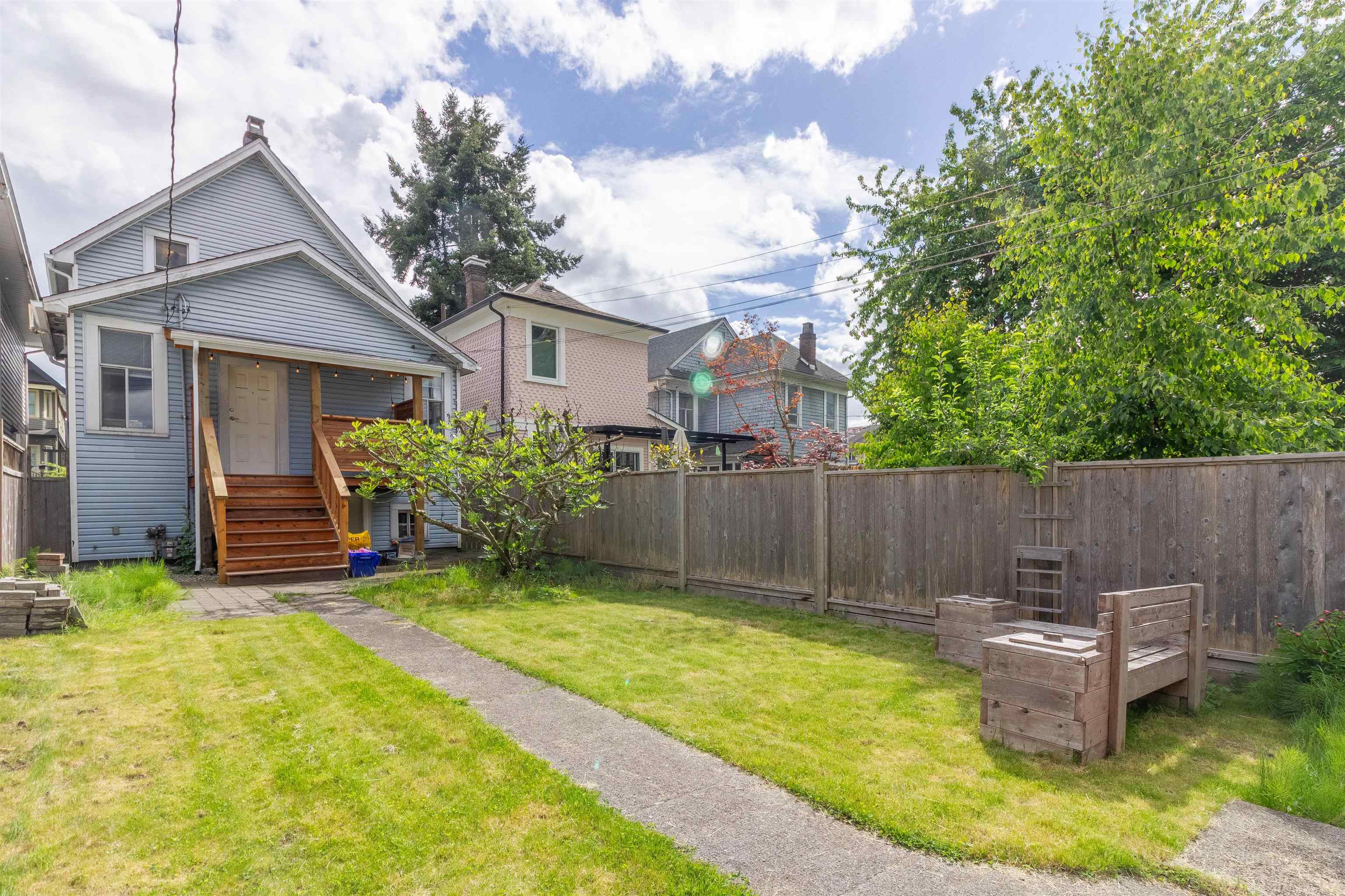 1127 E PENDER STREET 31