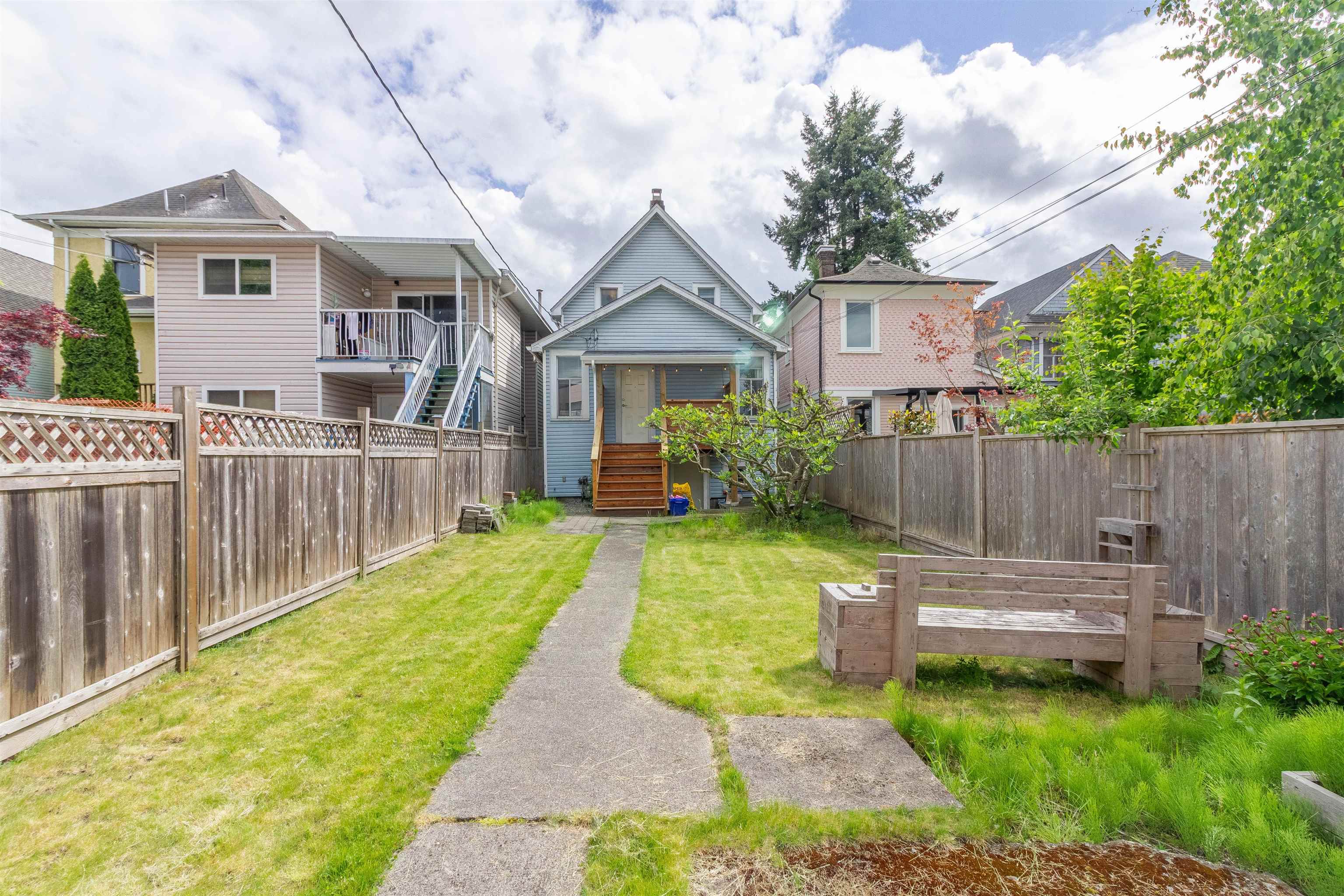 1127 E PENDER STREET 32