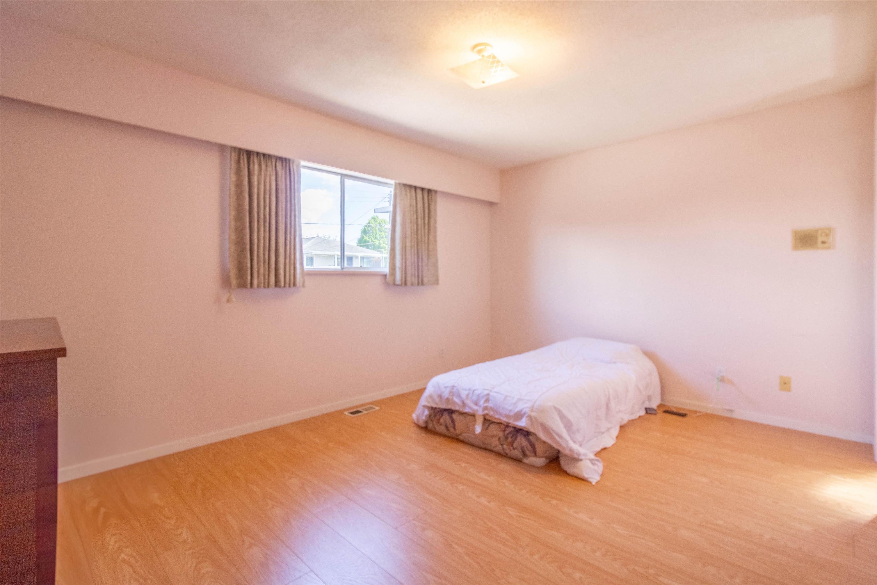 1260 ROSSLAND STREET 19