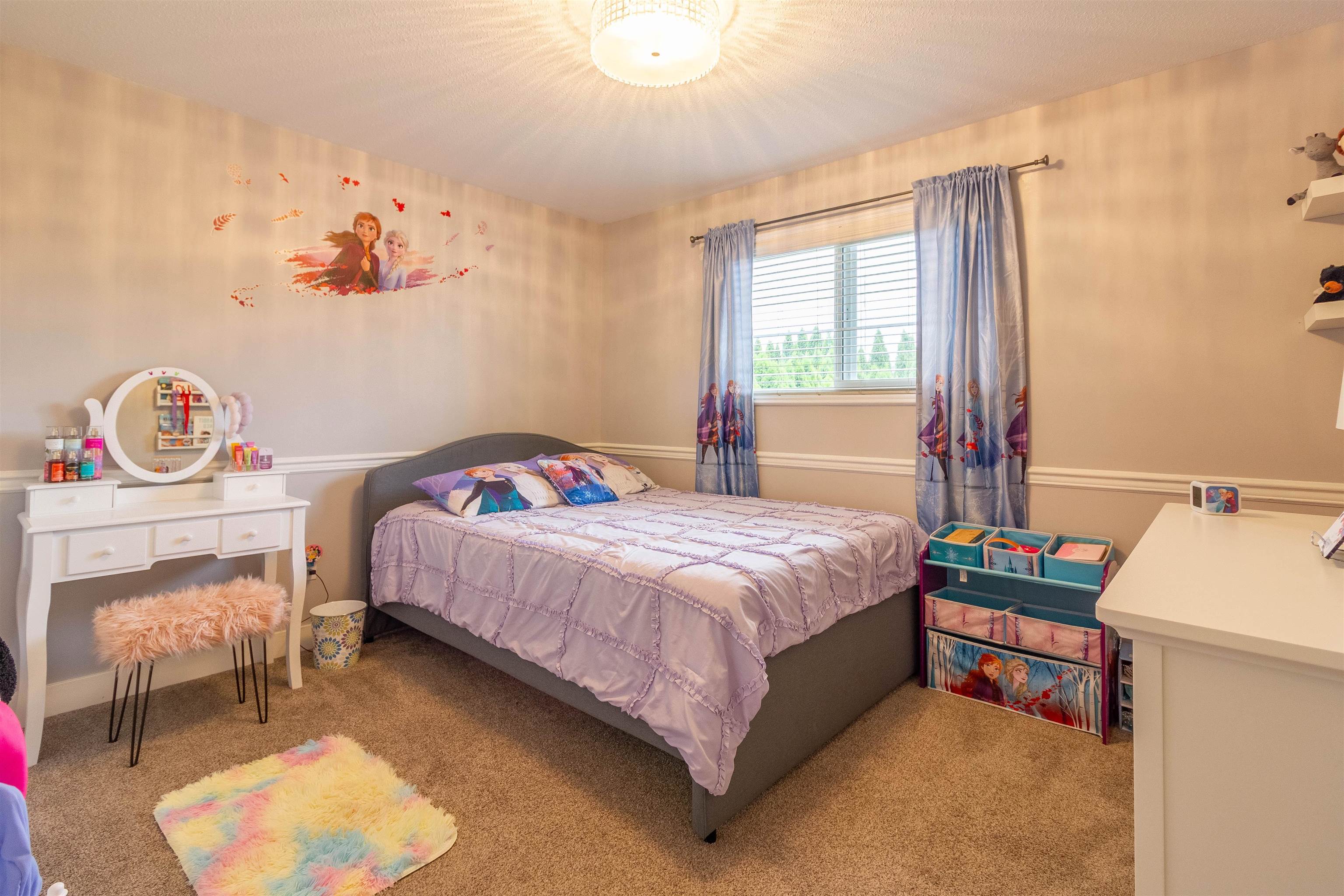 1872 WALNUT CRESCENT 23