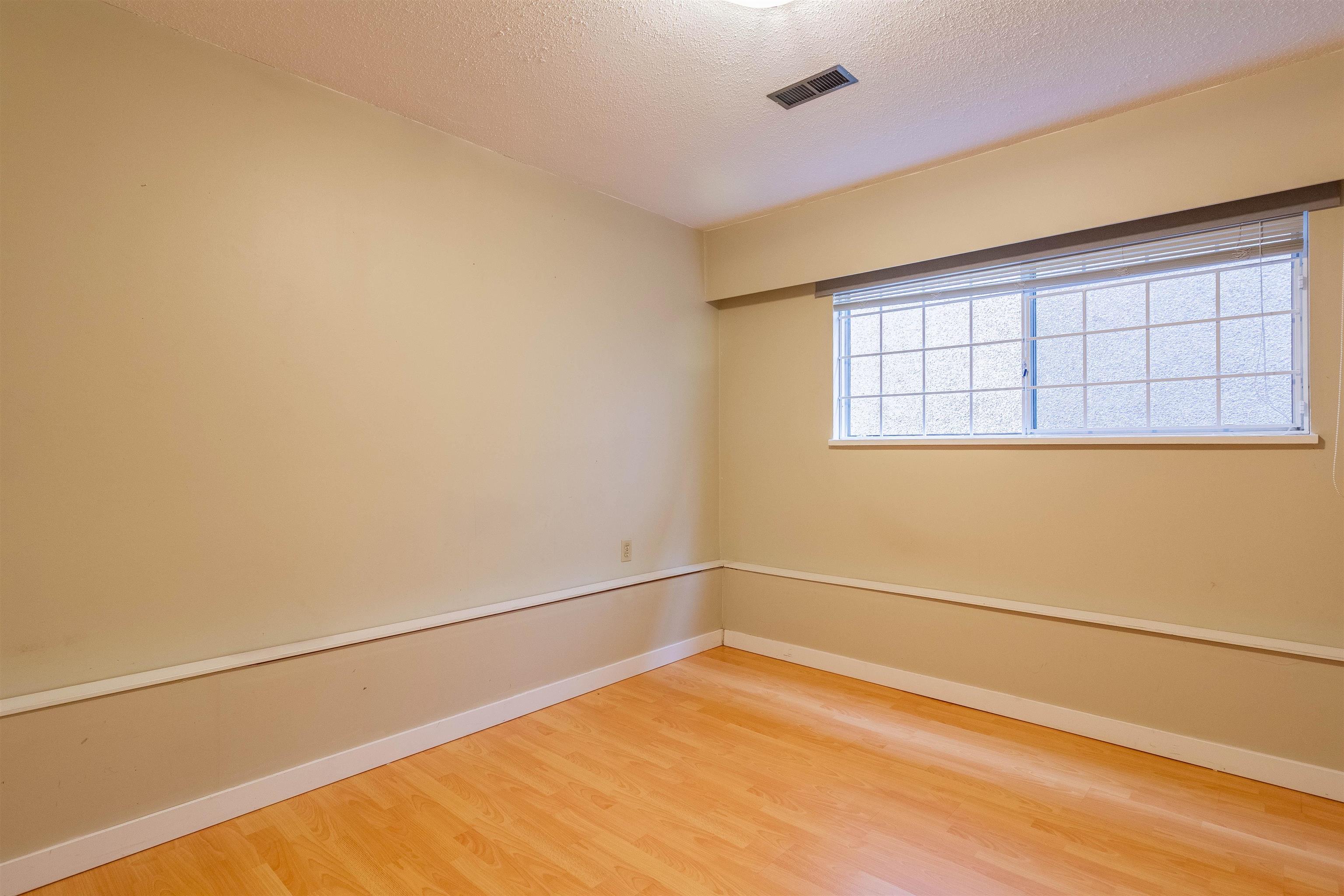 1260 ROSSLAND STREET 32