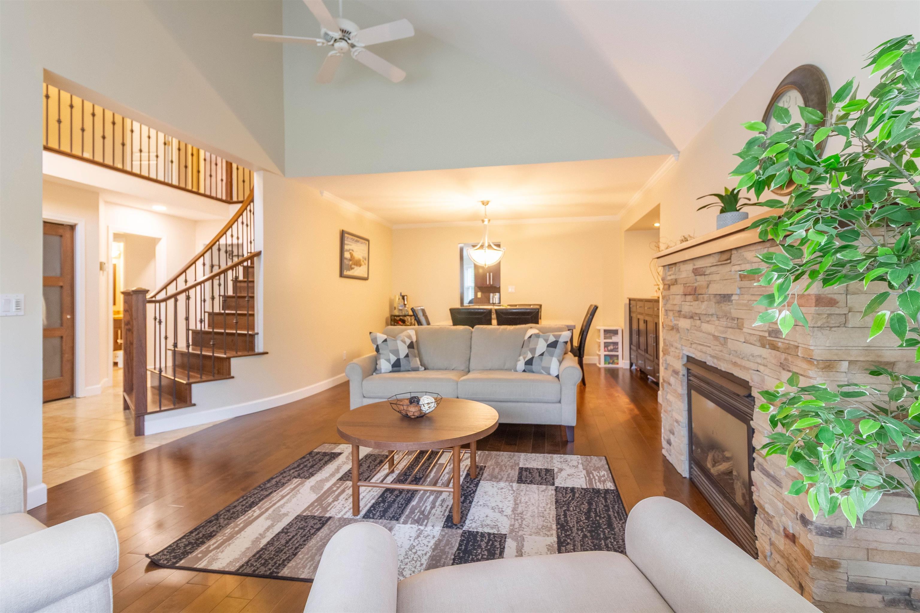 1872 WALNUT CRESCENT 5