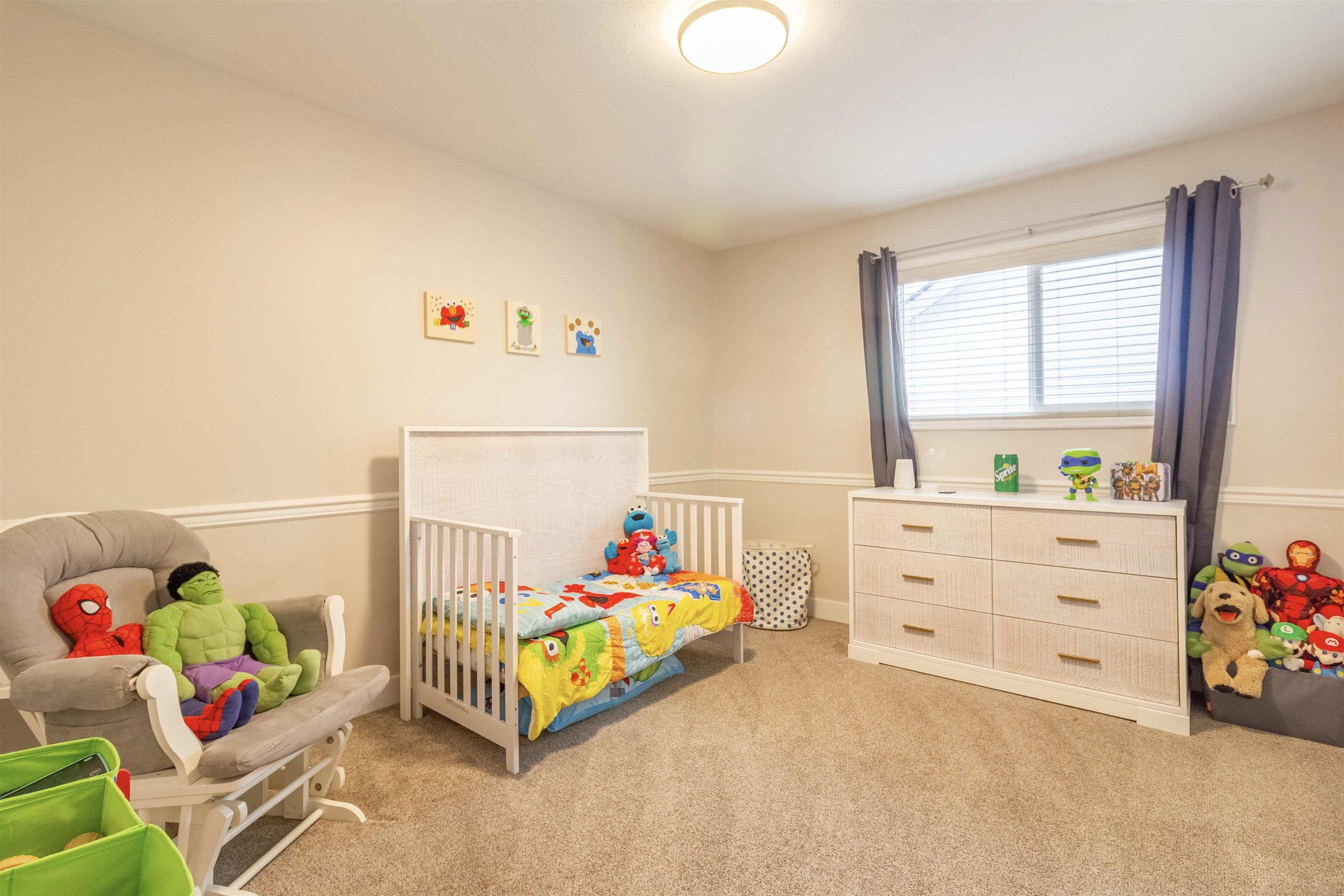 1872 WALNUT CRESCENT 24
