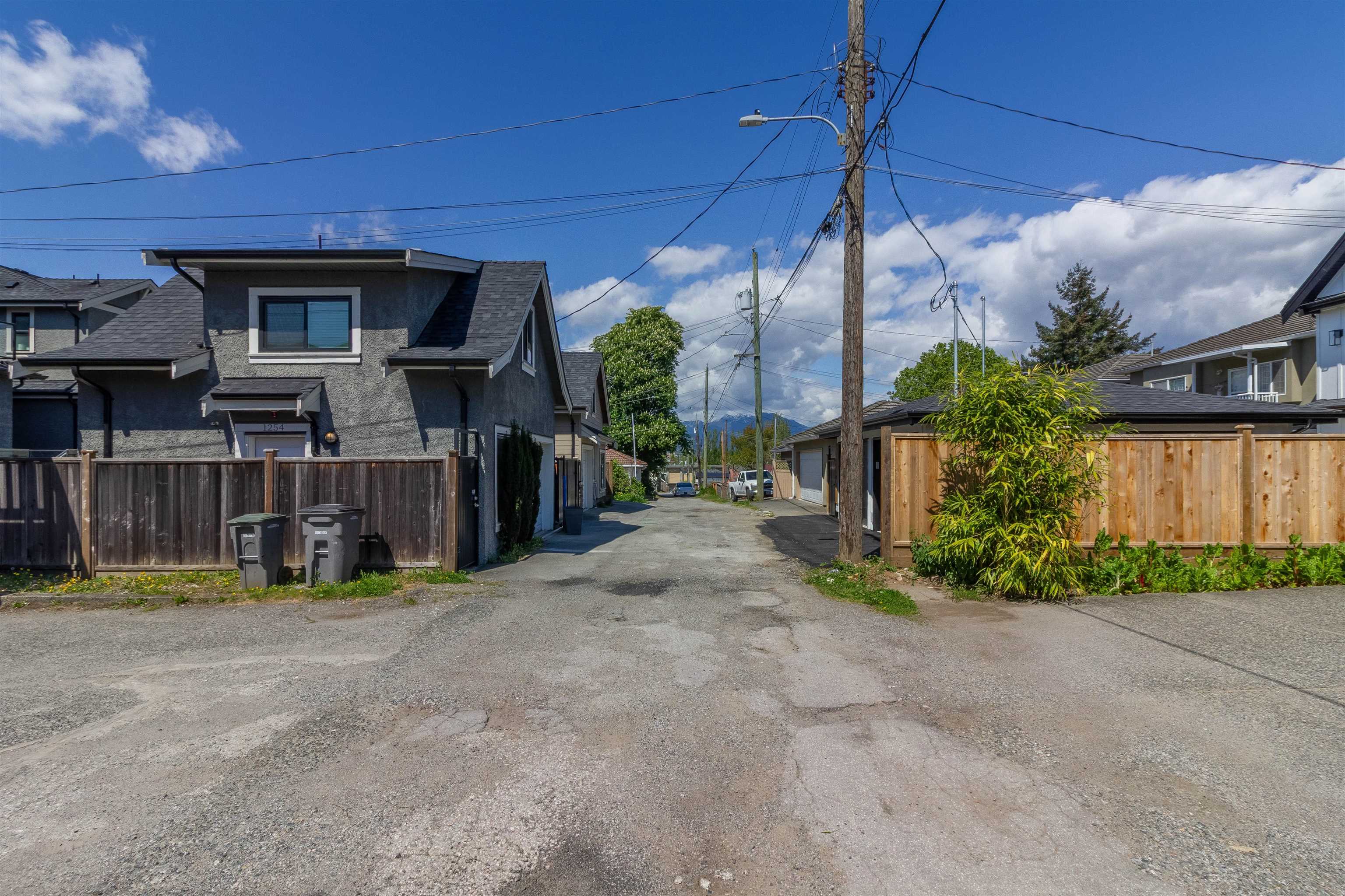 1260 ROSSLAND STREET 37