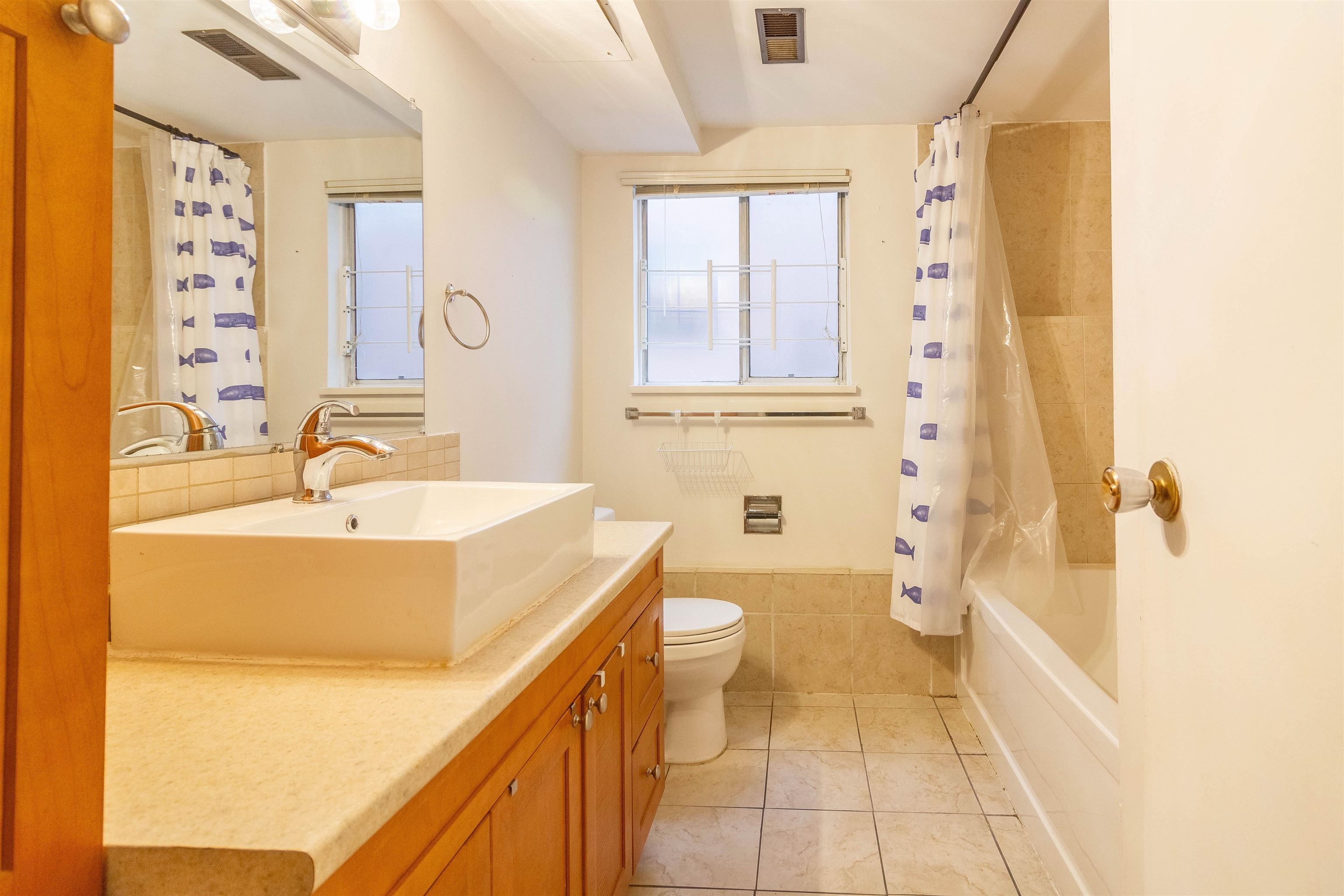 1260 ROSSLAND STREET 34