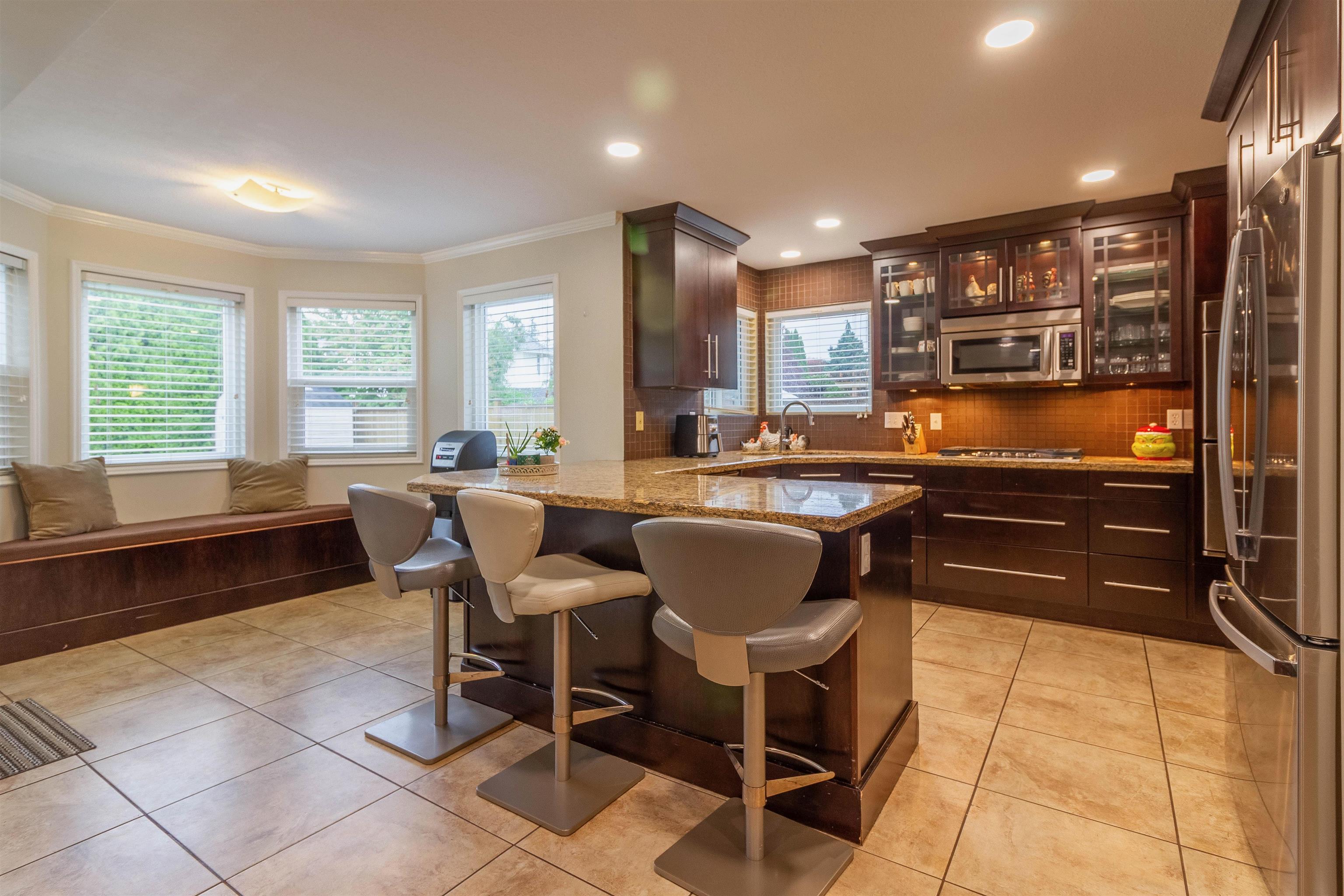 1872 WALNUT CRESCENT 8