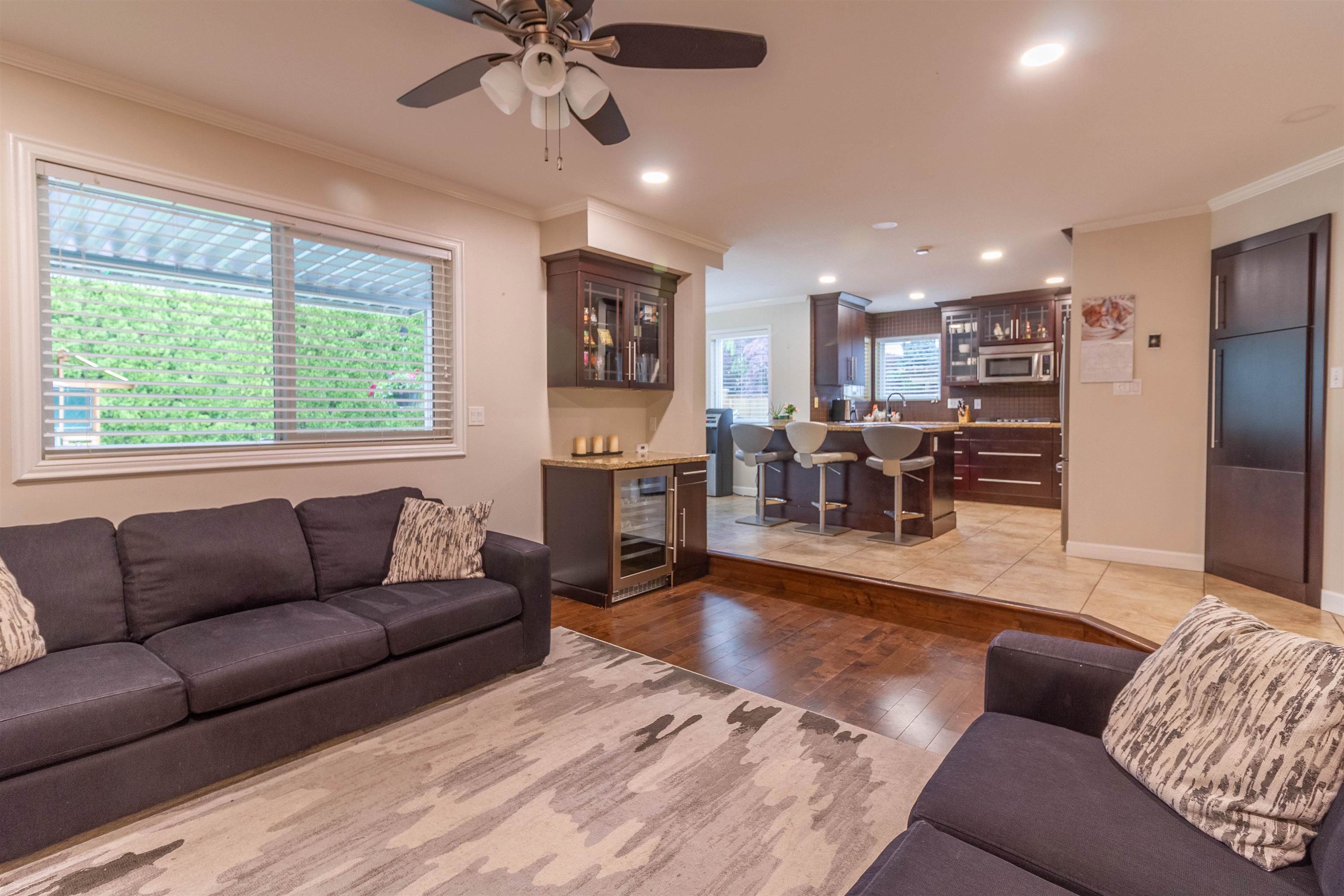 1872 WALNUT CRESCENT 14