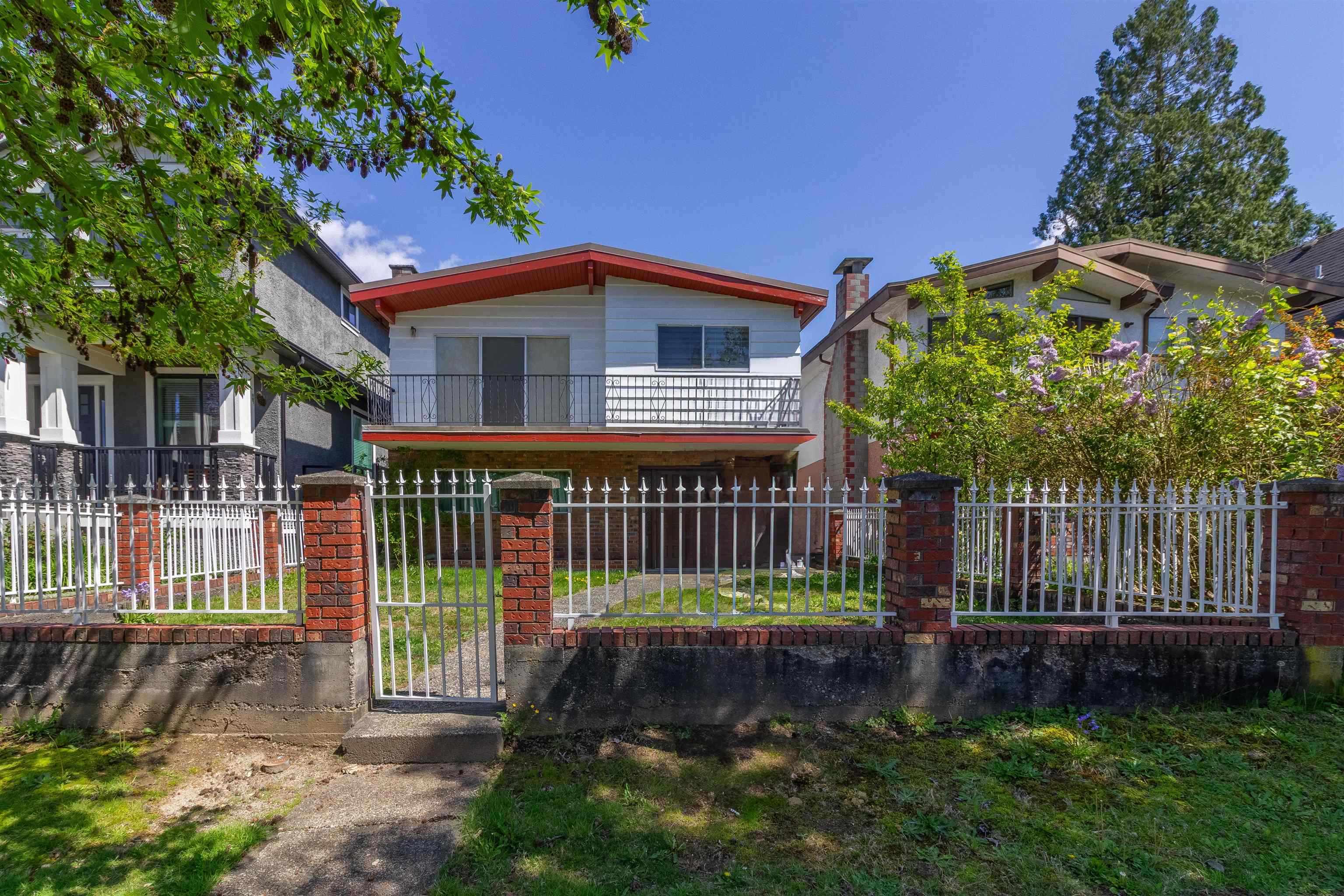 1260 ROSSLAND STREET