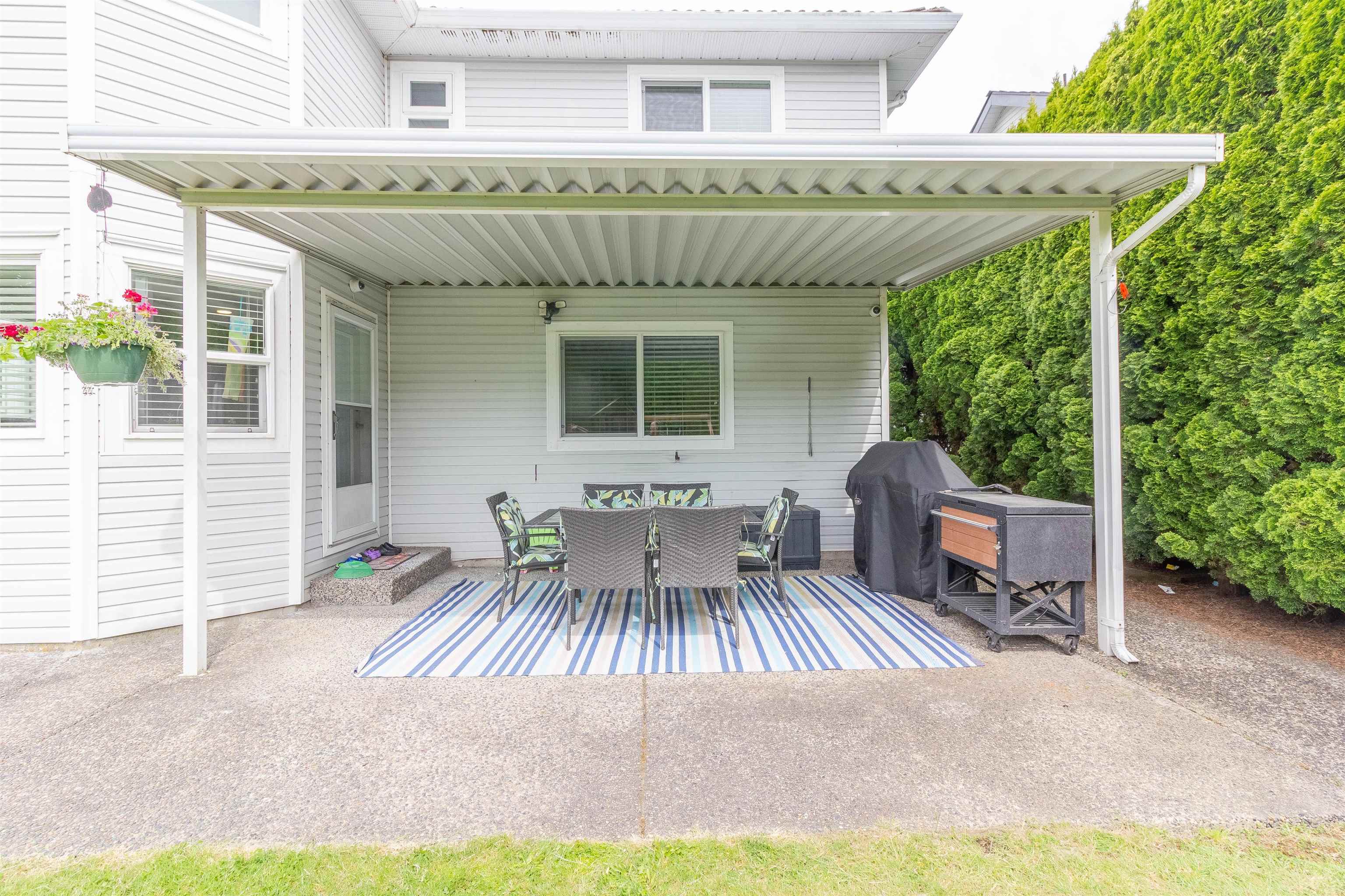 1872 WALNUT CRESCENT 37