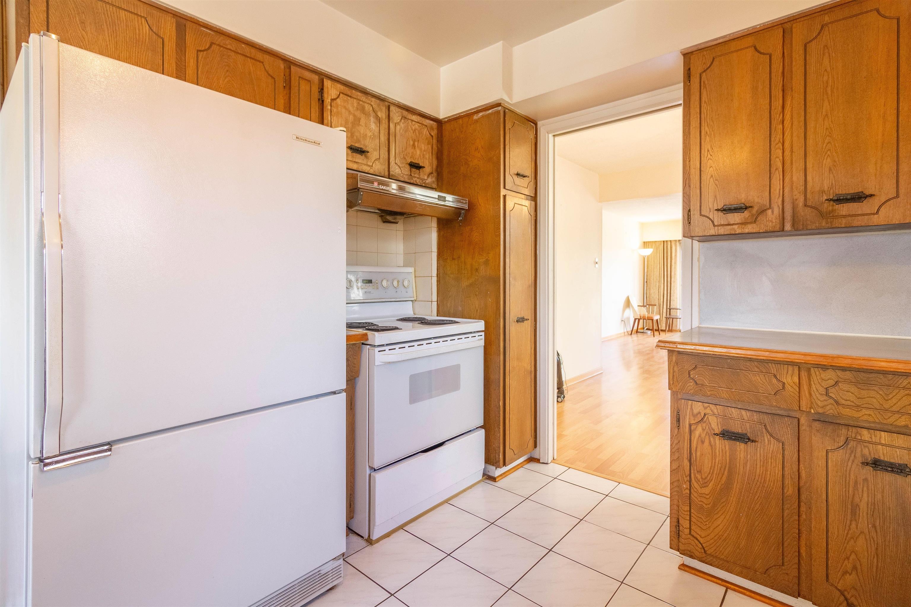 1260 ROSSLAND STREET 12