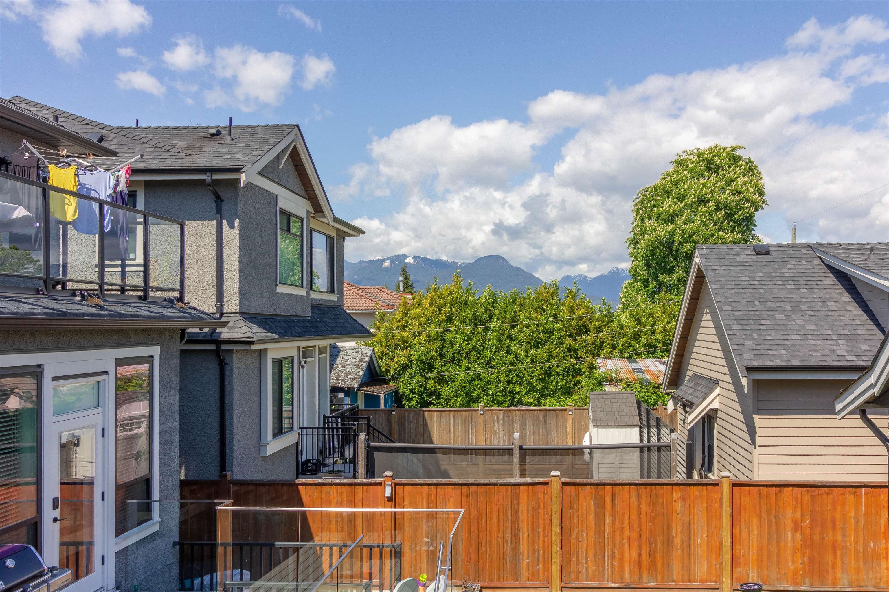 1260 ROSSLAND STREET 18