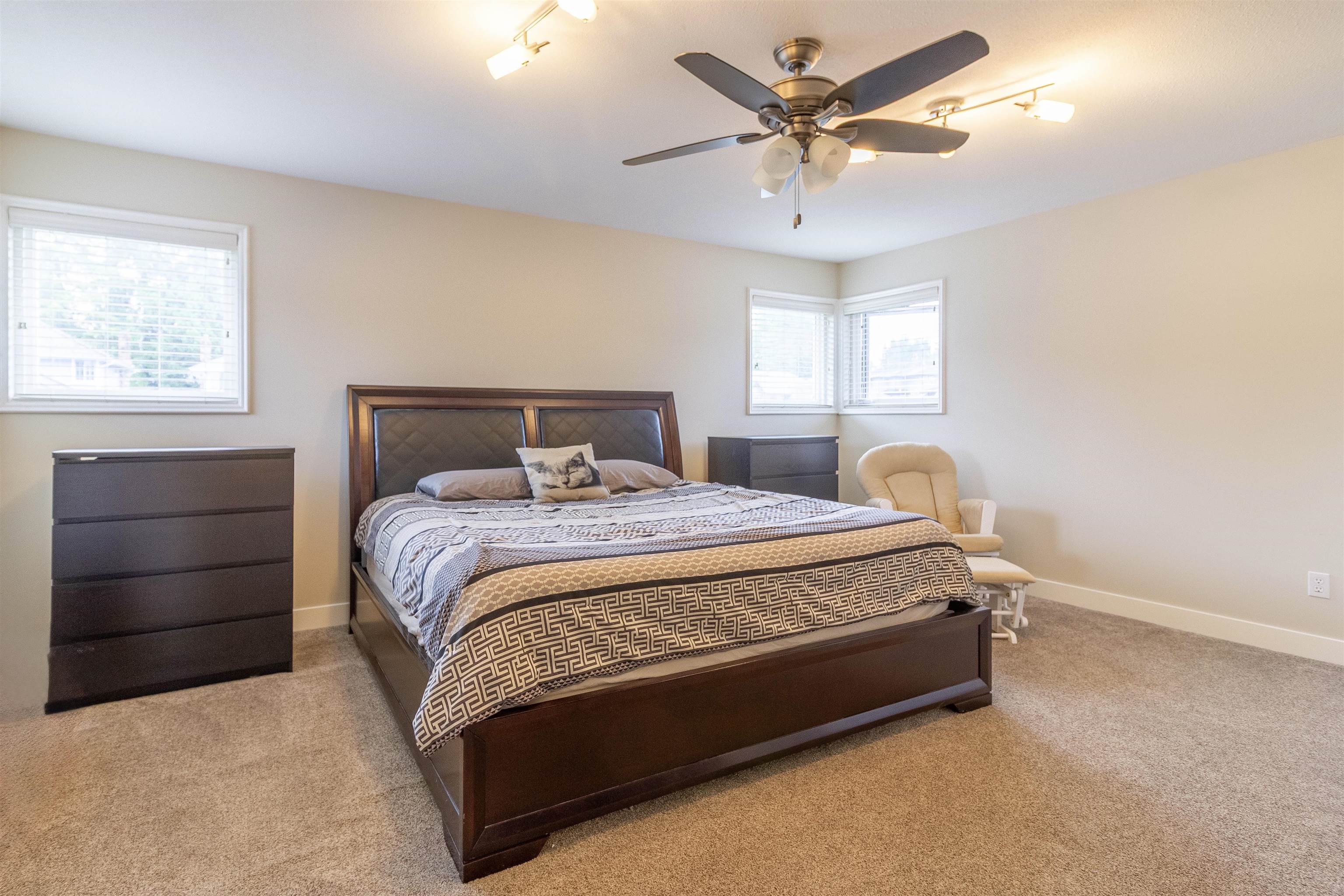 1872 WALNUT CRESCENT 22